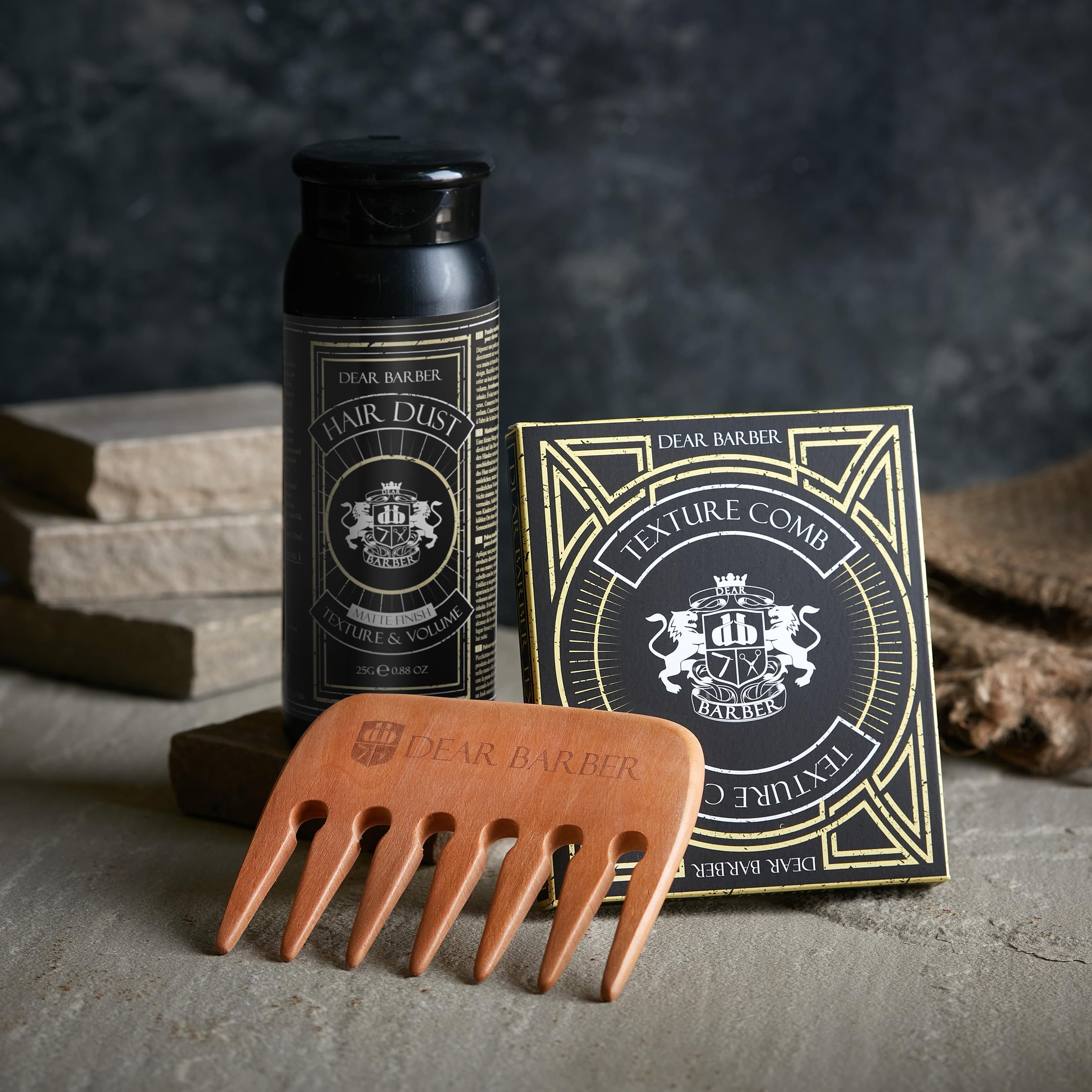 Dear Barber Poudre Coiffante Homme 25g – Poudre Texturisante et Poudre Volume Cheveux – Fixation Forte et Fini Mat Naturel – Poudre Cheveux Homme Invisible Facile à Rincer – Qualité Professionnelle