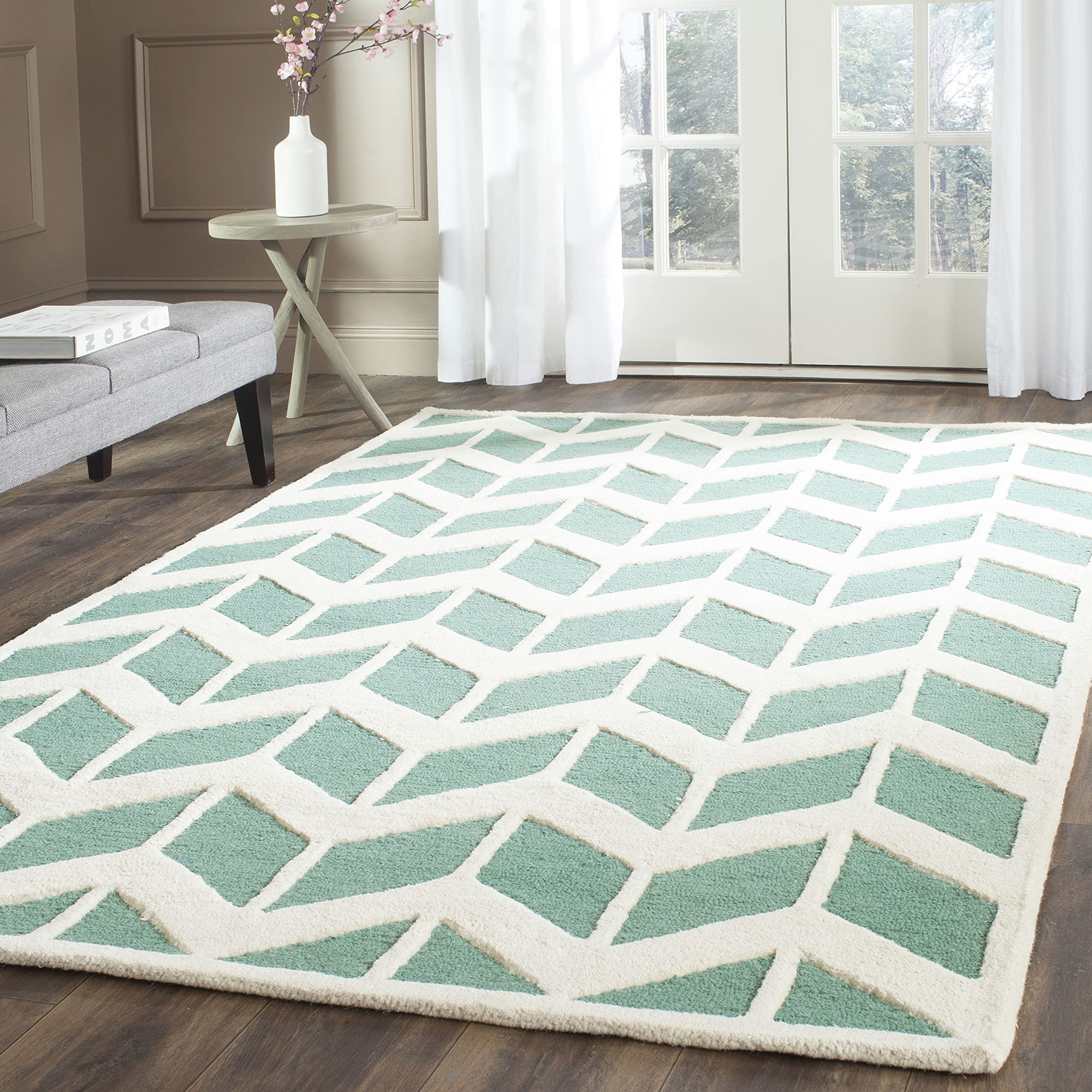 SAFAVIEH Cambridge Collection Accent Rug - 3' x 5', Teal & Ivory, Handmade Chevron Wool, Ideal for High Traffic Areas in Entryway, Living Room, Bedroom (CAM718T)