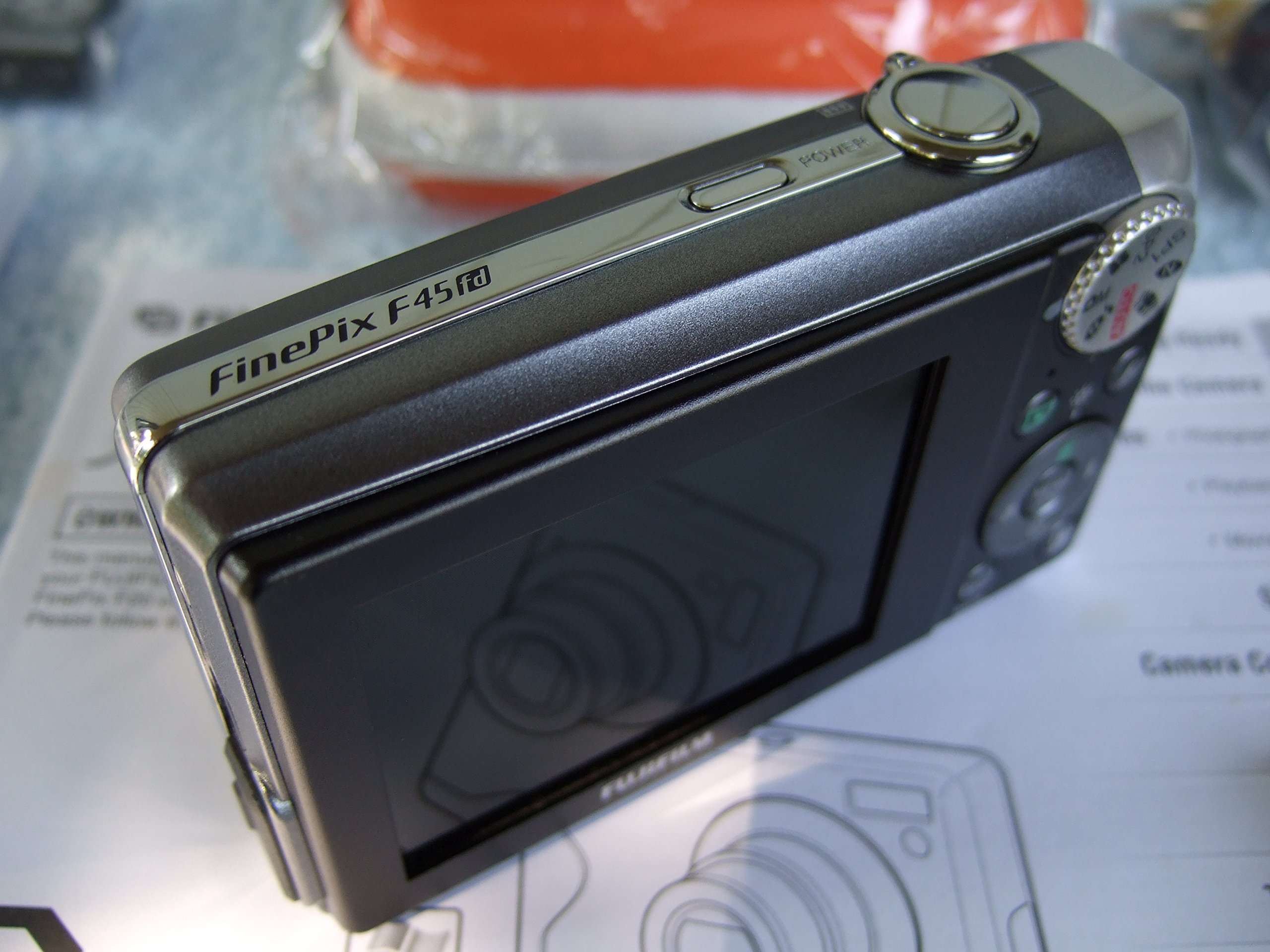 Fujifilm Finepix F40fd 8.3MP Digital Camera with 3X Optical Zoom