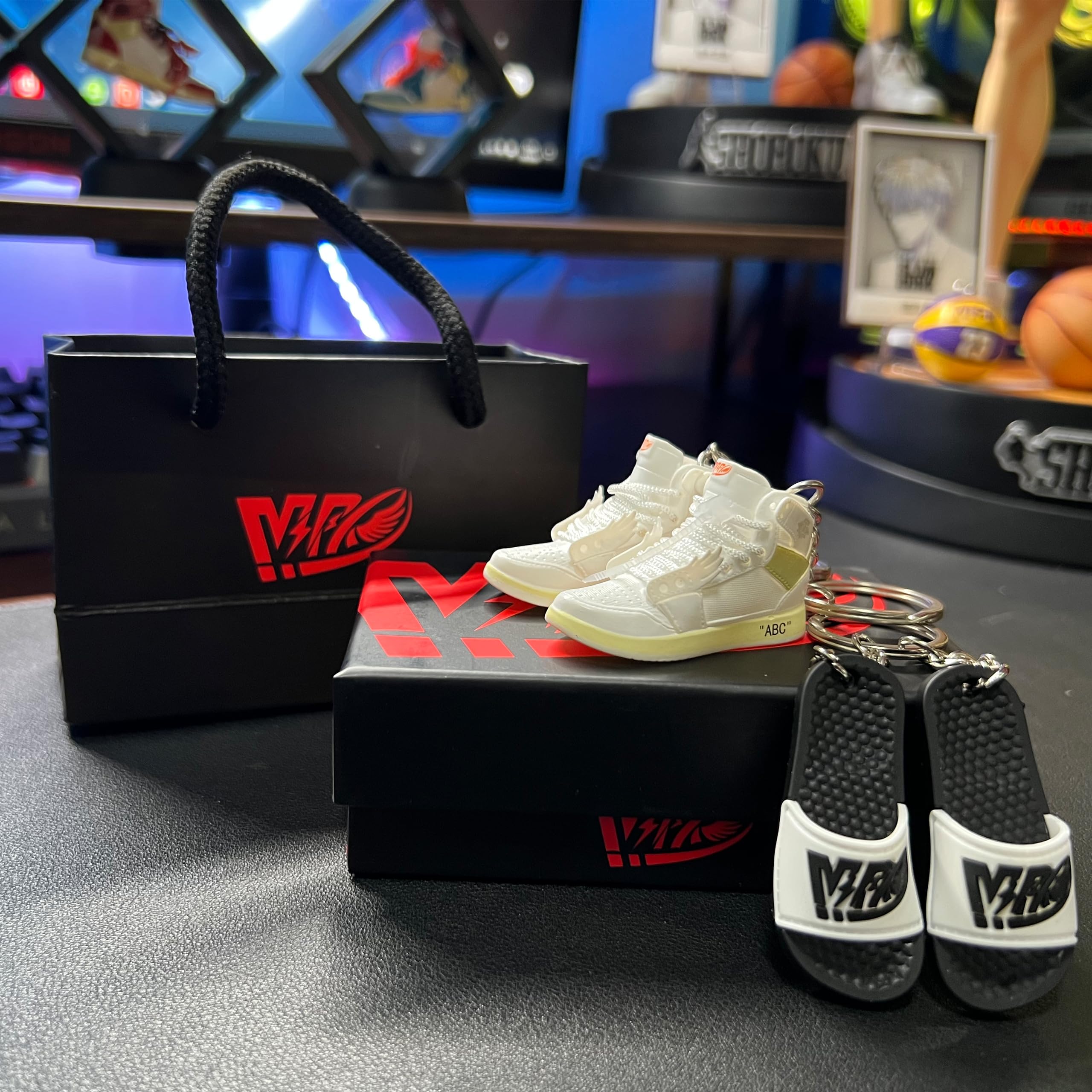 MPK Portachiavi con sneaker 3D per uomini e donne retrò in bella confezione regalo per fidanzato e fidanzata, perfetto regalo di San Valentino, bianco-2, S