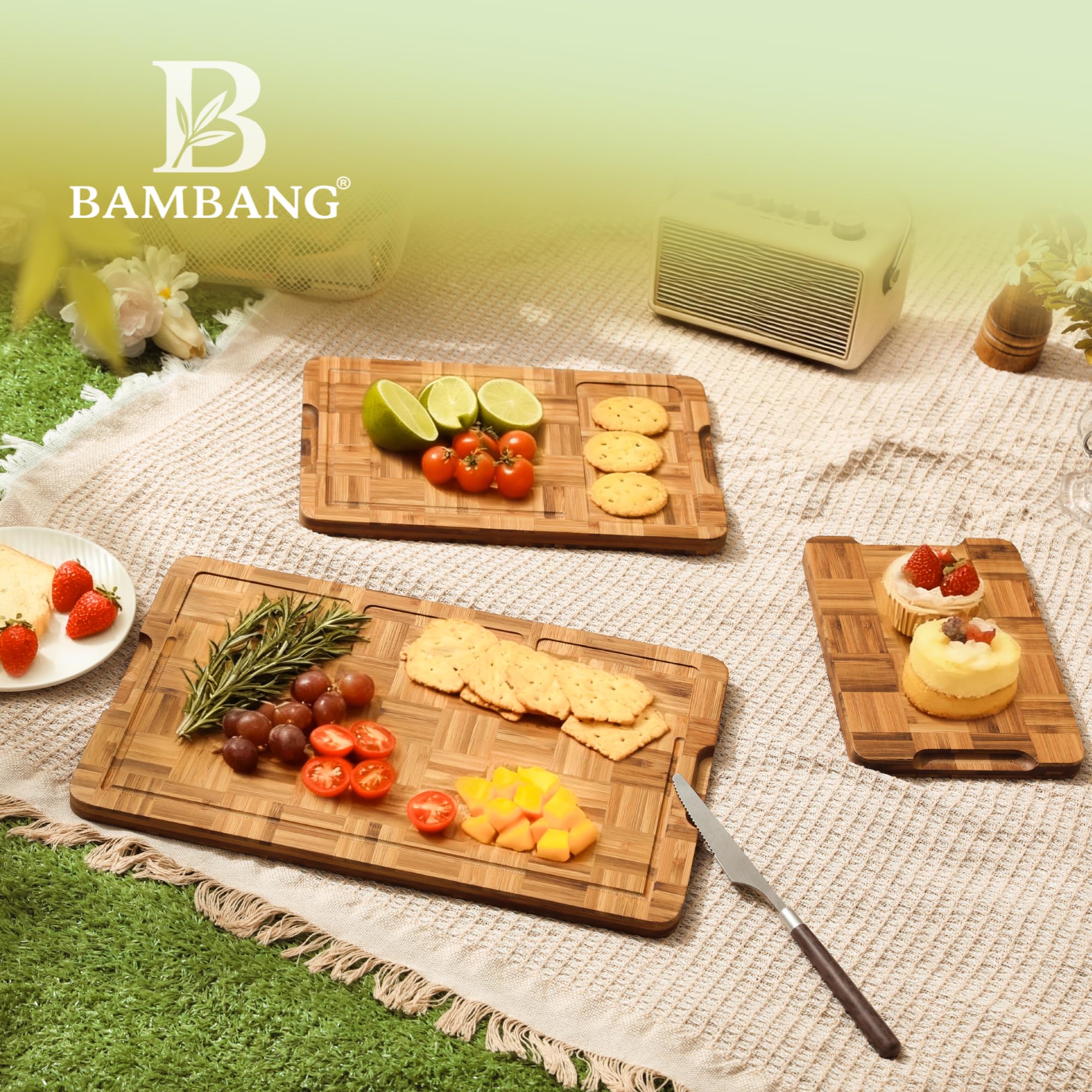 BAMBANG Taglieri da cucina in bambù con scanalatura per succo, taglieri in legno a scacchi, set di 3 taglieri con supporto, adatti ai coltelli, vassoio da portata