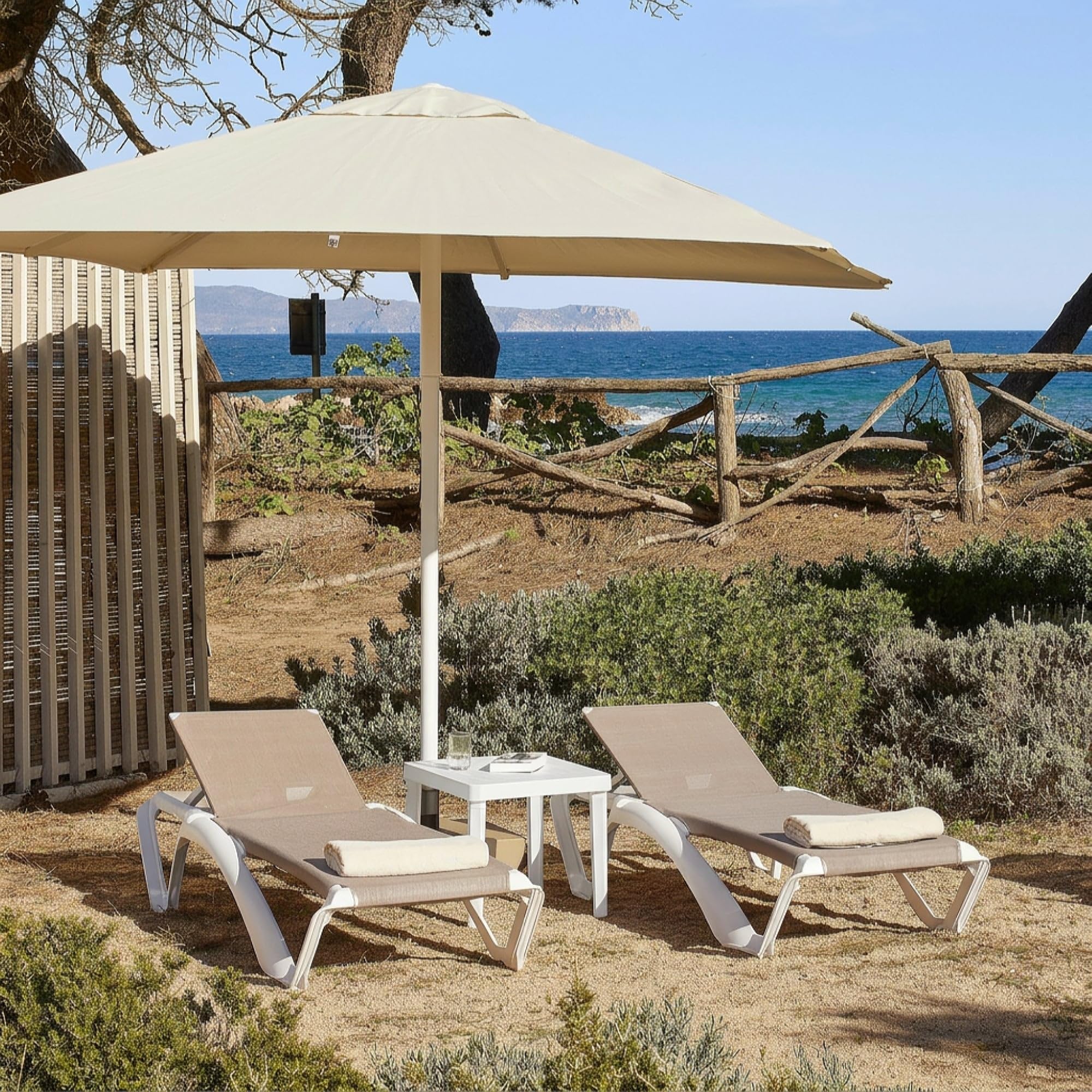 Resol garbar ACQUA-Andorra Set 2+1 Tumbona-Mesa Auxiliar Exterior | jardín, terraza, balcón, Playa, Piscina | apilable, reclinable, Ruedas, Posavasos | Estructura Blanca - Textilene Azul