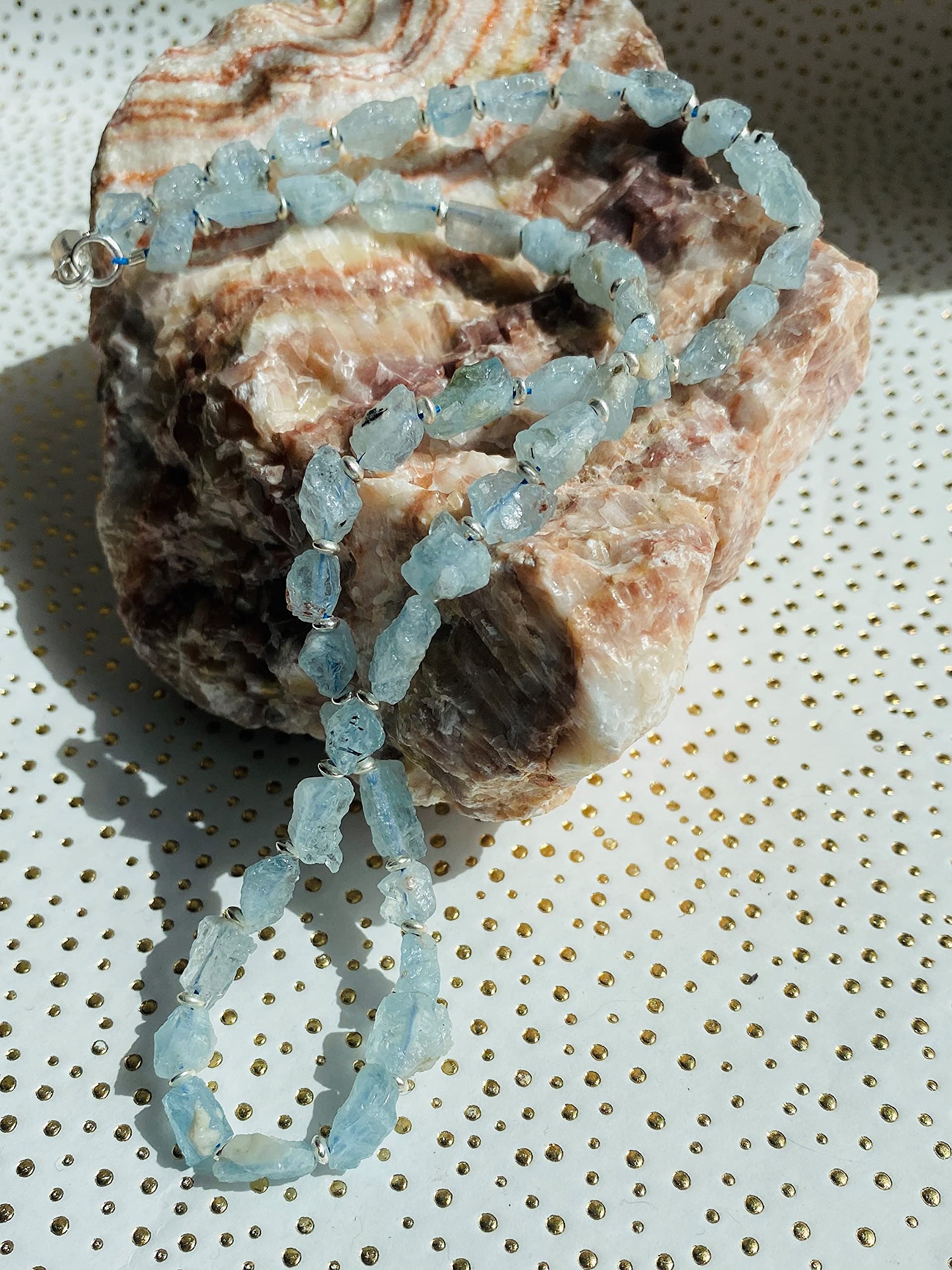 Aquamarin Rohstein Halskette mit Silber Zwischenteilen – Naturstein Kette hellblau, handgemacht, Unikat Schmuck, Boho/Beach Style, Geschenk für sie