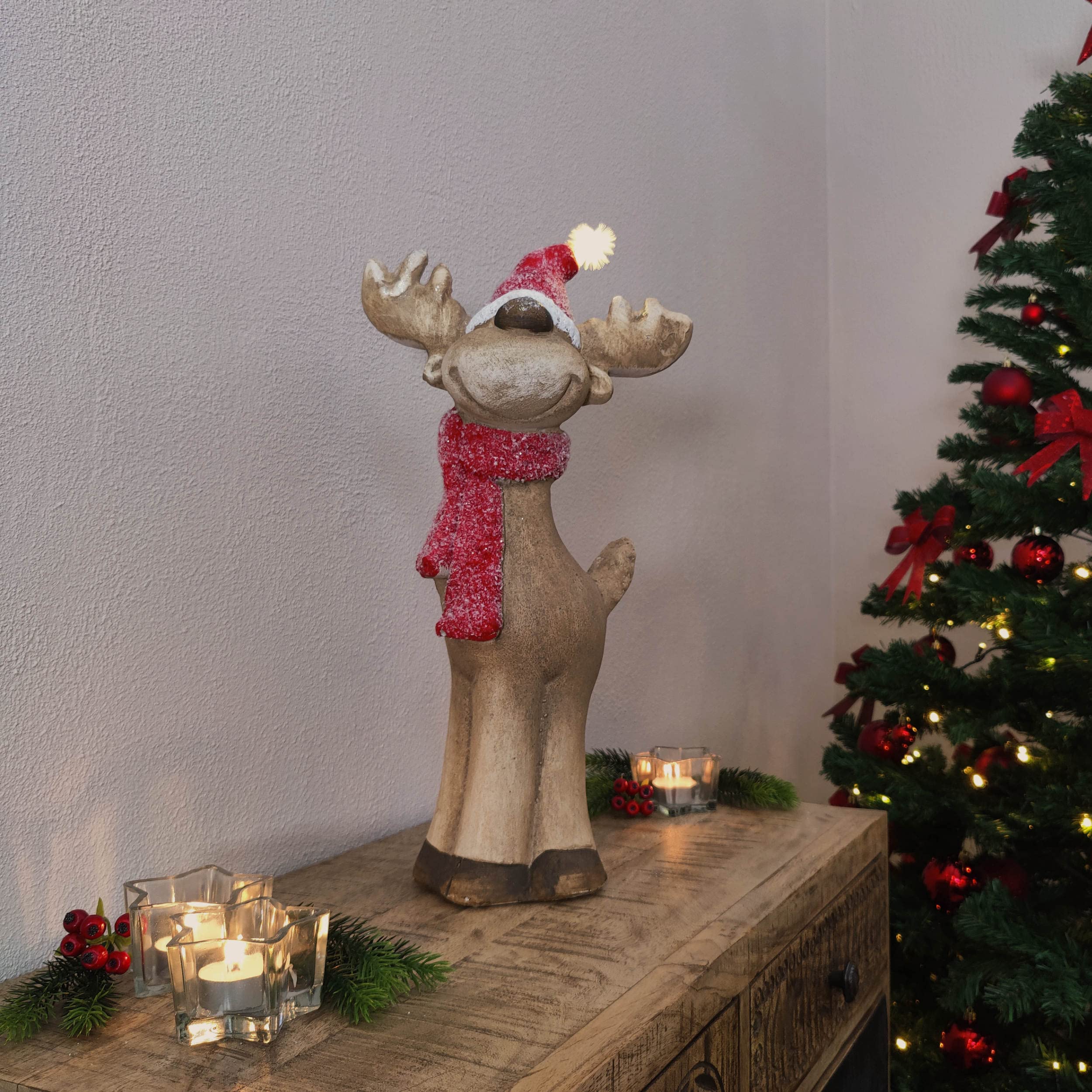 DARO DEKO Winterfigur Rentier mit LED Mütze 24 x 49cm Dekofigur Weihnachtsdeko