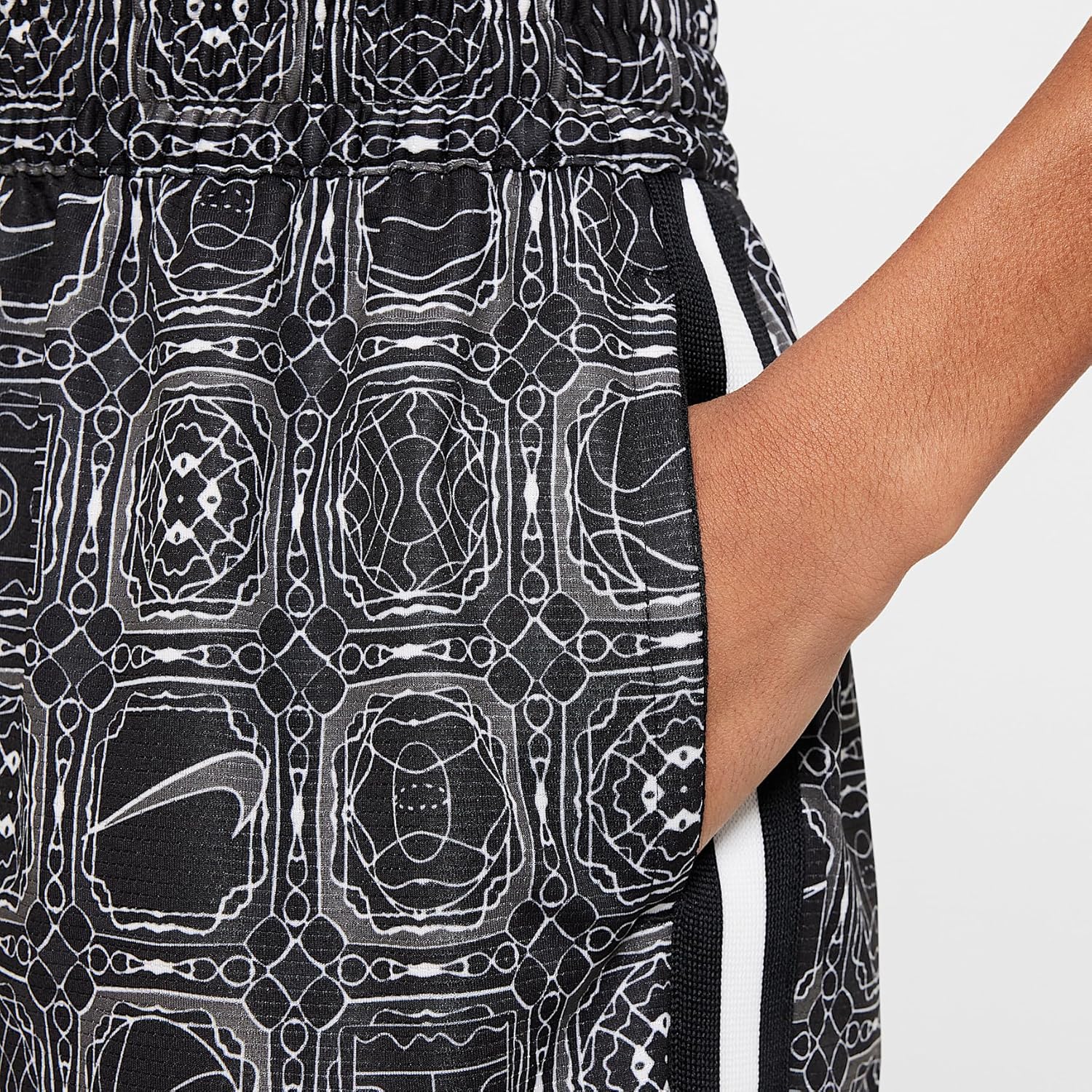 Nike DNA Big Kids' Dri-FIT 5" Basketball Shorts (Black/White, HF9009-010) Size X-Large - Image 5