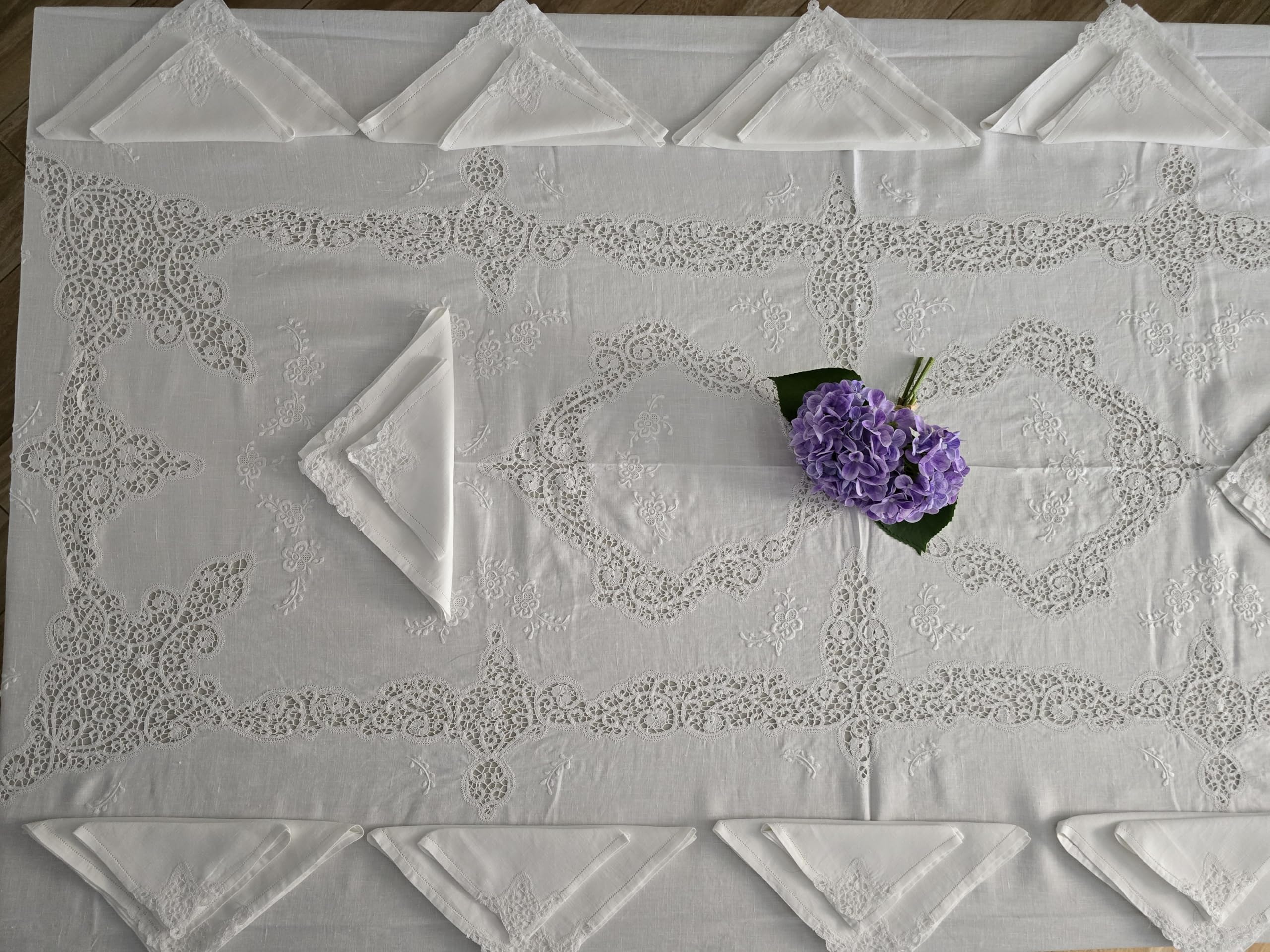 Nappe Rectangulaire En Pur Lin Bellora – Broderie Main Cantu – 12 Pers – 24 Serviettes – Blanc – Italie
