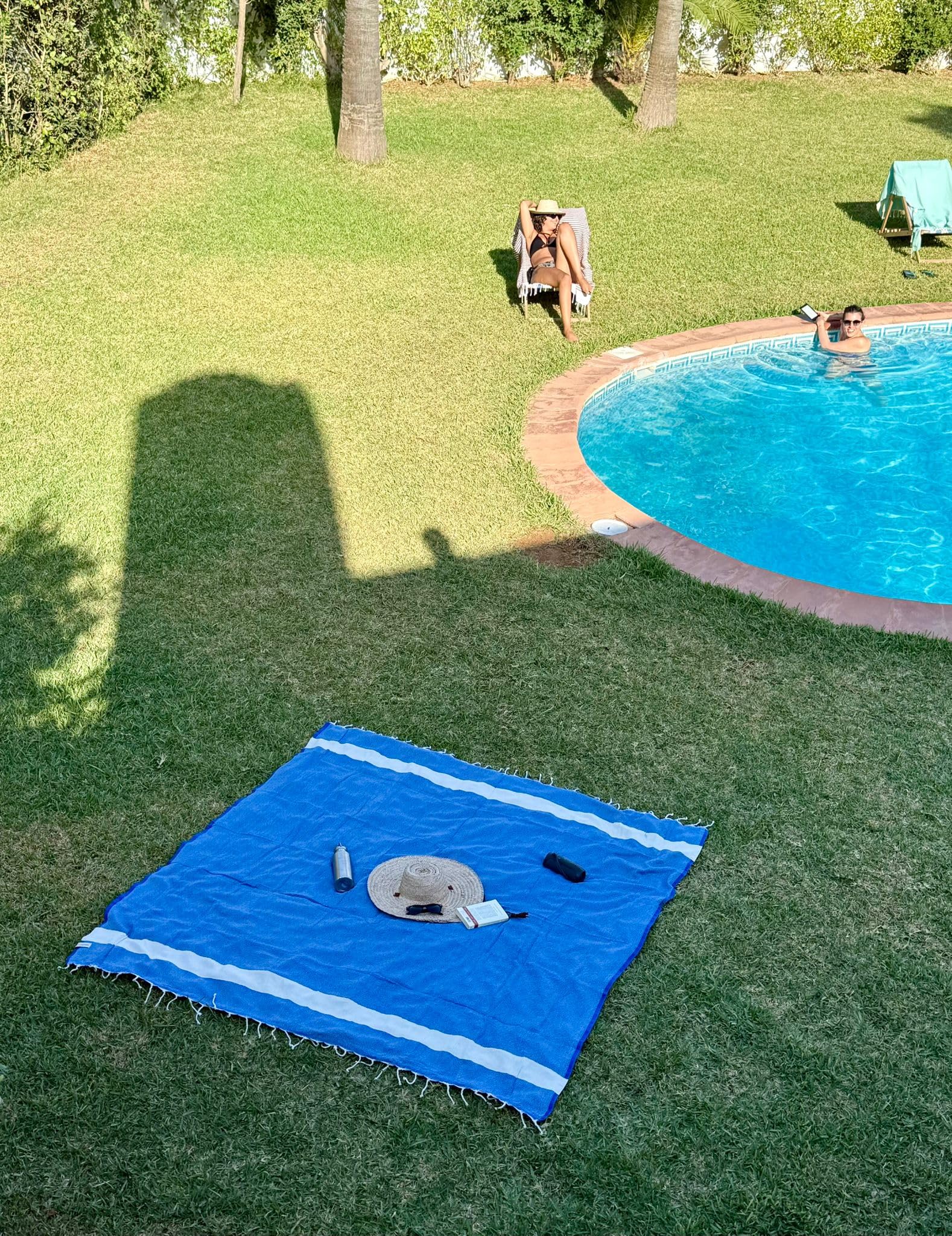 Serviette de plage XXL 200 x 200 cm en coton style fouta, couverture de plage et couverture de pique-nique, sans sable, séchage rapide (indigo, 200 x 200 cm)