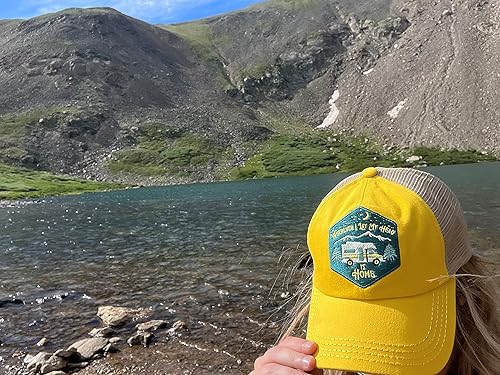 Miniatura 7 de Funky Junque Gorra de cola de caballo para mujer con bandas elásticas cruzadas, gorra de camionero de malla envejecida para moño desordenado