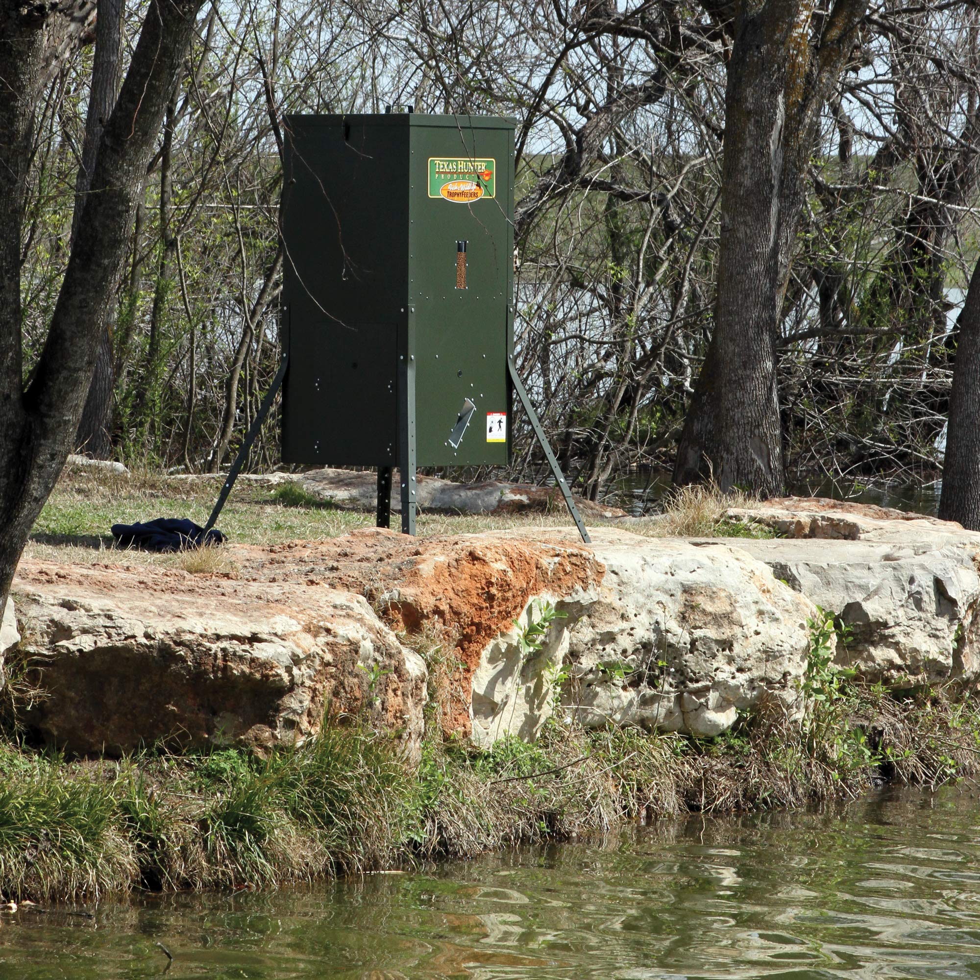 Texas Hunter Directional Fish Feeder w/Adjustable Legs - 175 lb. Fish Feed Capacity - Model DF300AL