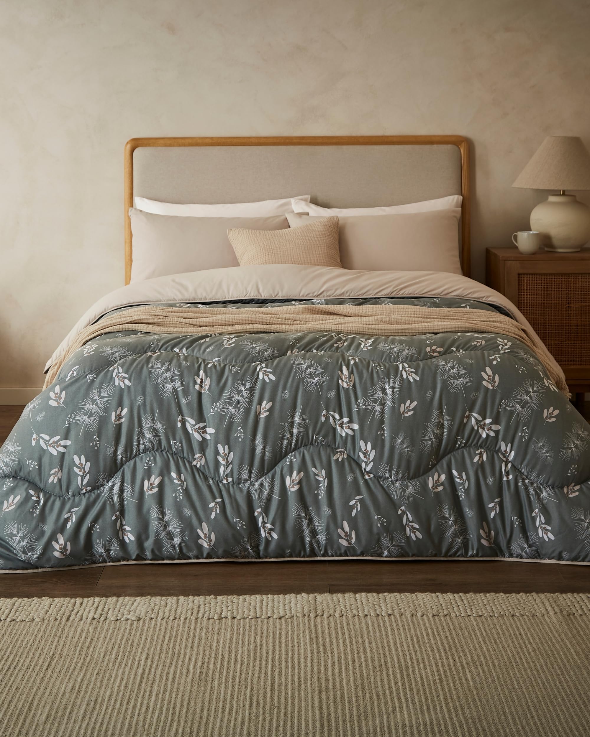 Night Lark Coverless Duvet and Pillowcase Set, Autumn Collection – Coverless Duvet King Size 10.5 Tog with Advanced Smartfil® Fibre, Machine Washable, Hypoallergenic – Winter Sprigs, King Bed Size