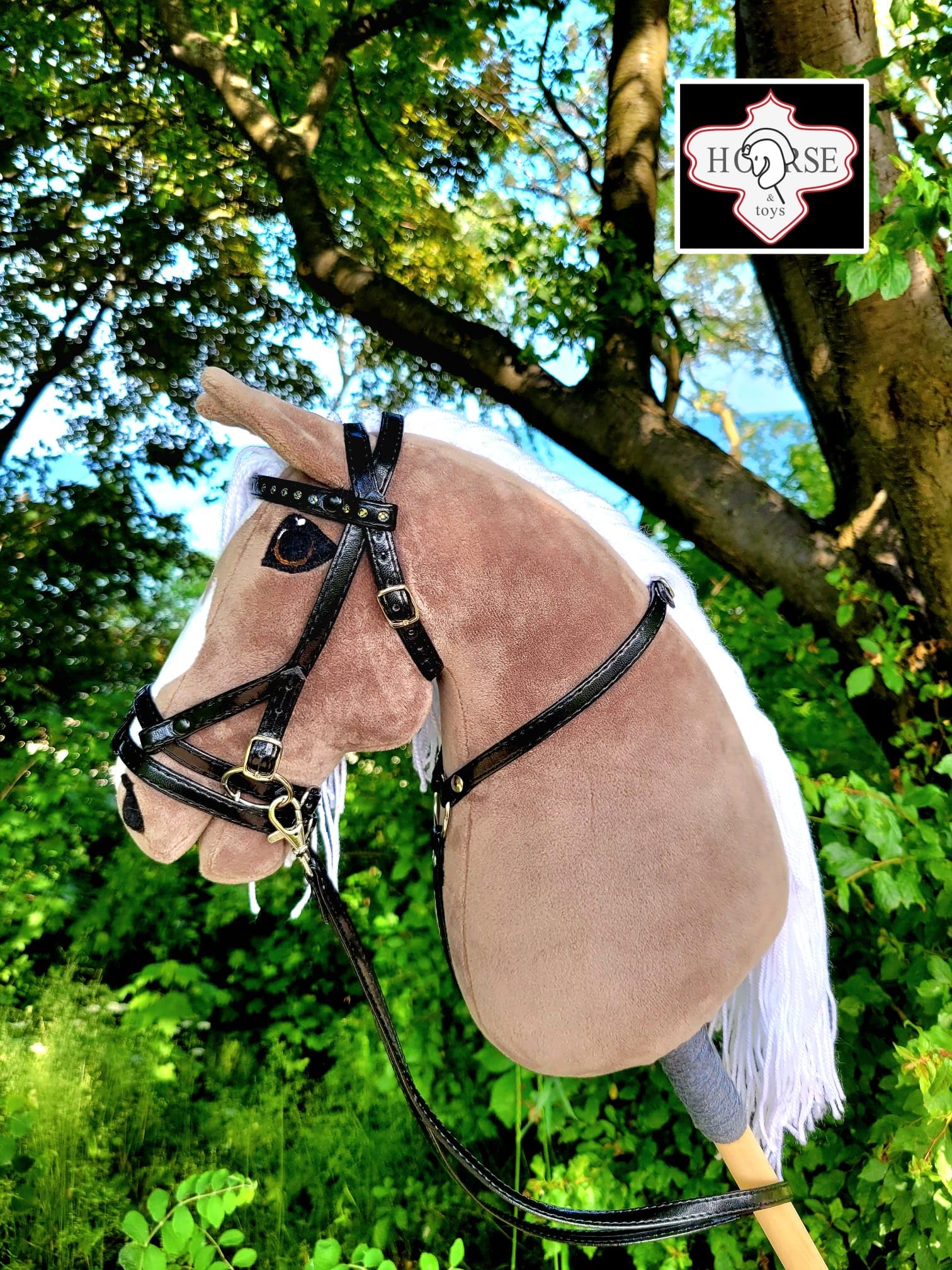 Hobby Horse Grande A3 (Cavallo su mazzo) con briglia come da immagine (grigio chiaro)