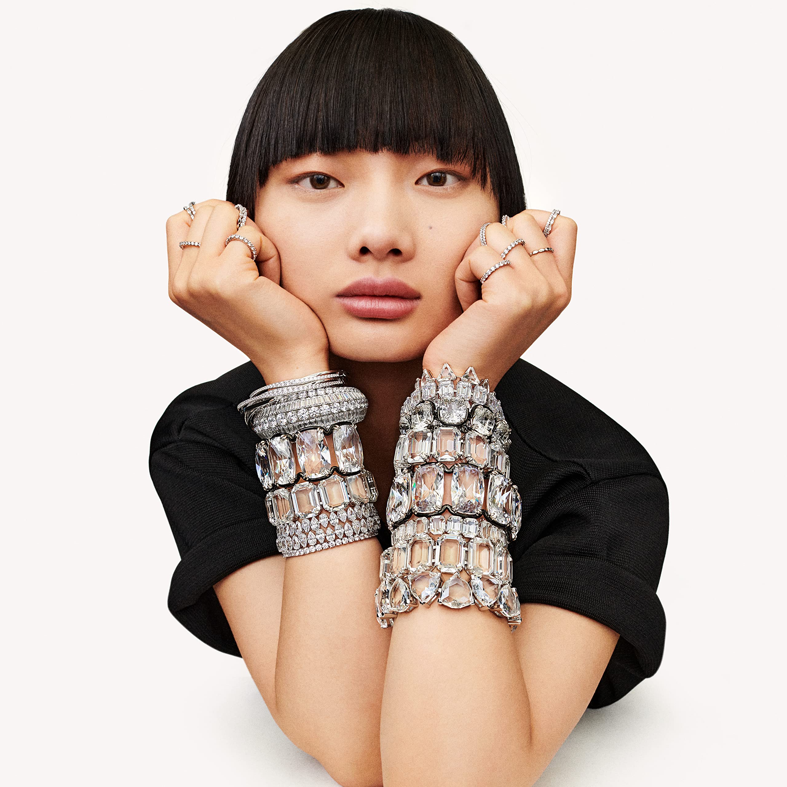 Swarovski Kolczyki kreole Ortyx, Szlif trójkątny, Białe, Powłoka z rodu
