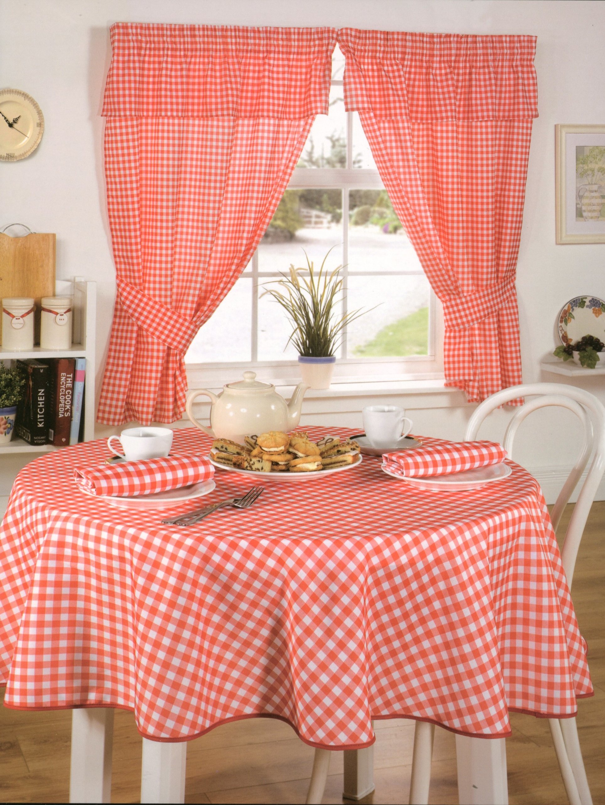 Emma Barclay Molly - Gingham Table Cloth in Red - 50x70 (127x178cm)