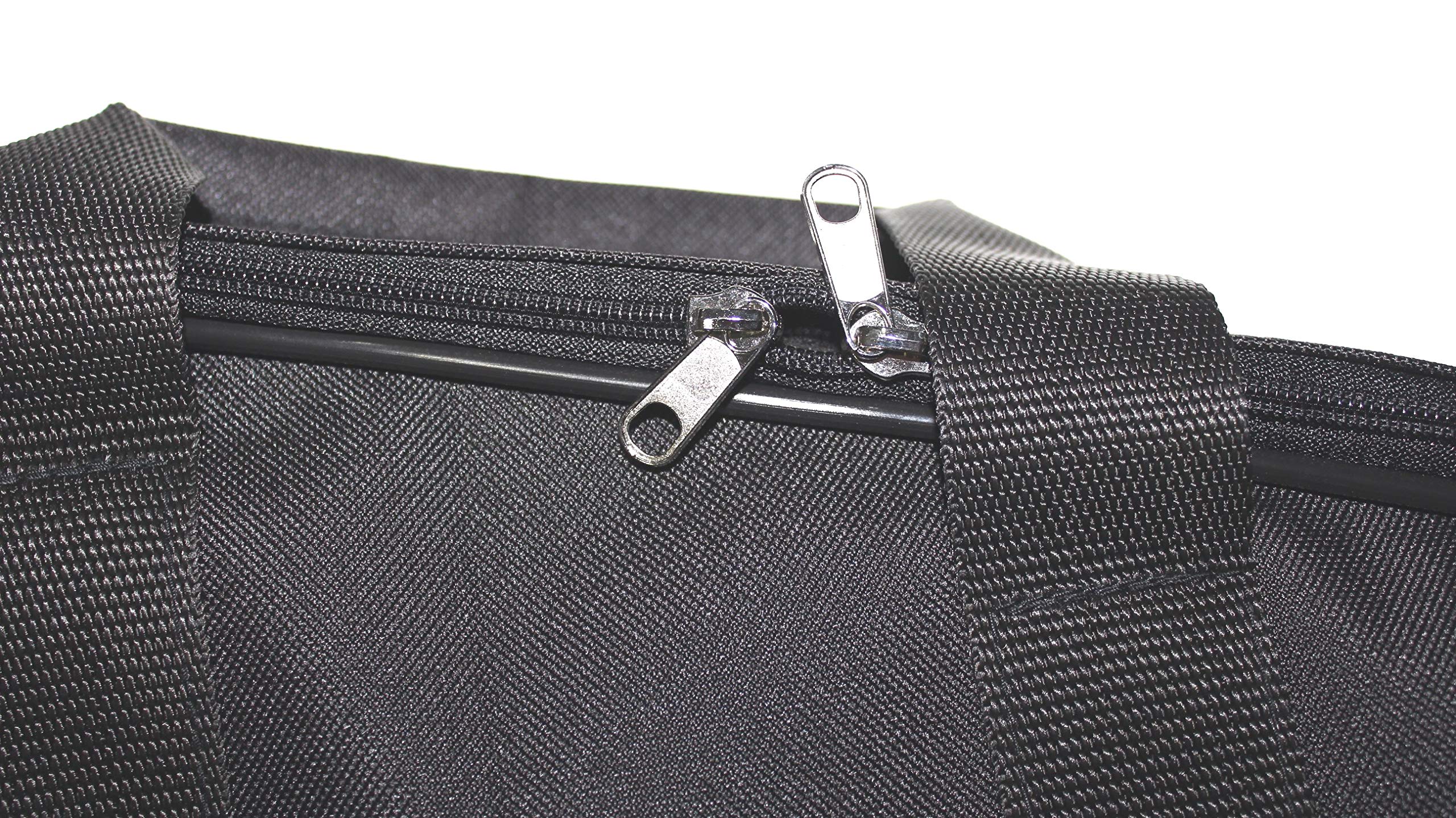 Estuche acolchado para el transporte de la gaita. El instrumento entra separando el ronco entre la prima y la segunda.