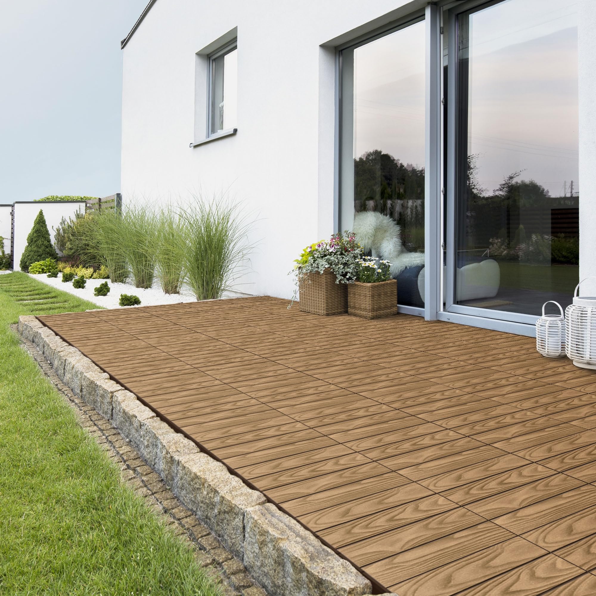 ECD Germany WPC Terrassenfliesen 30x30 cm/55 Stück=5m², Teak in Holzoptik, Bodenbelag mit Klicksystem und Drainage, Terrassendielen Balkonfliesen Holzfliesen, Klickfliesen für Terrasse, Garten, Balkon