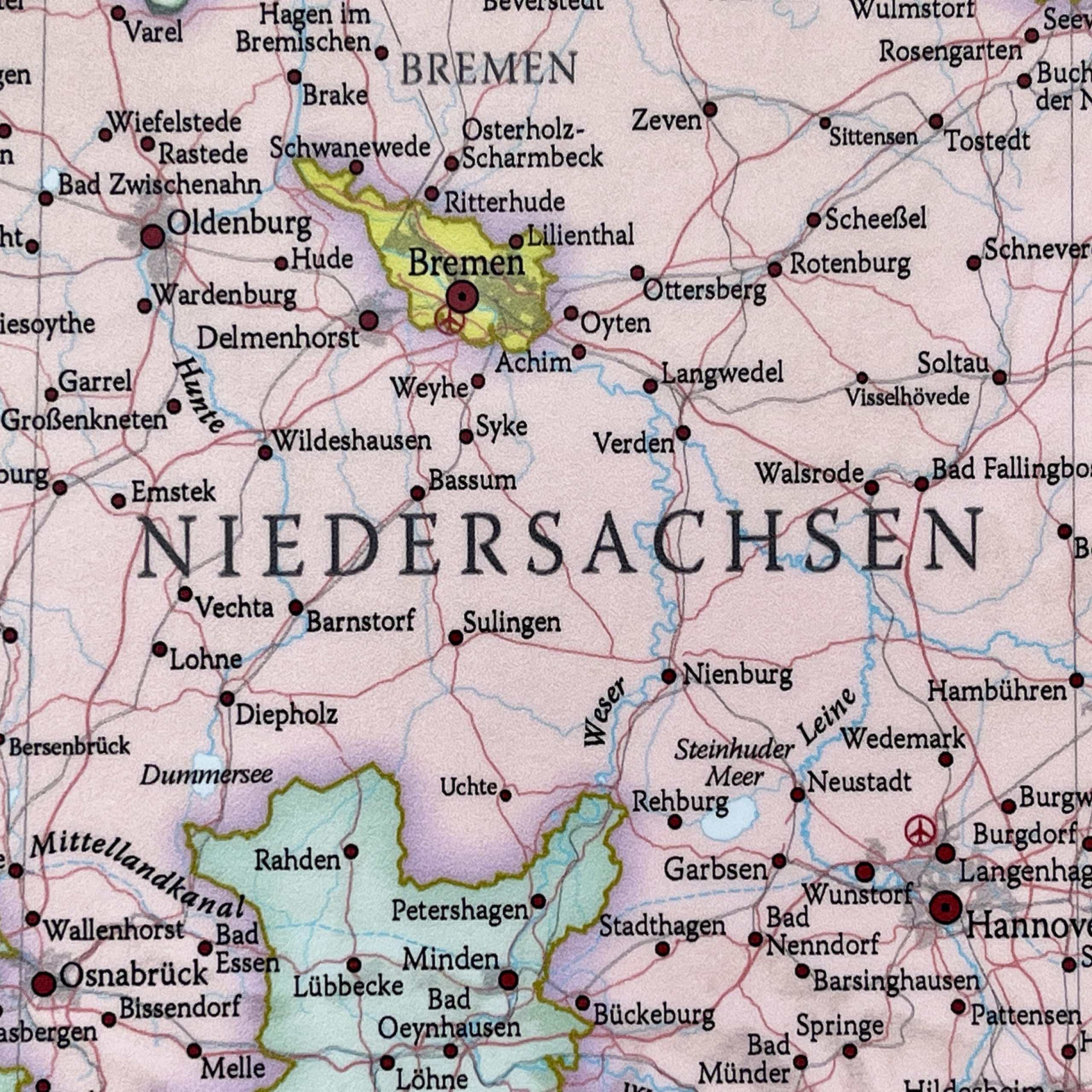 Politische Landkarte Deutschland 2025 - Deutschlandkarte Wandposter - Maps International - Kartografisches Detail 16 deutschen Bundesländer sind farblich voneinander abgegrenzt - 42 x 59 cm