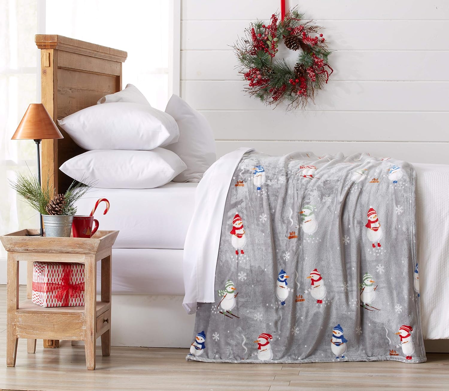 Great Bay Home Luxuriously Soft Velvet Plush, Full/Queen Holiday Throw Blanket | Christmas Throw for Sofa and Bed | Cozy and Warm Plush Throw Blanket | Holiday Blankets and Throws