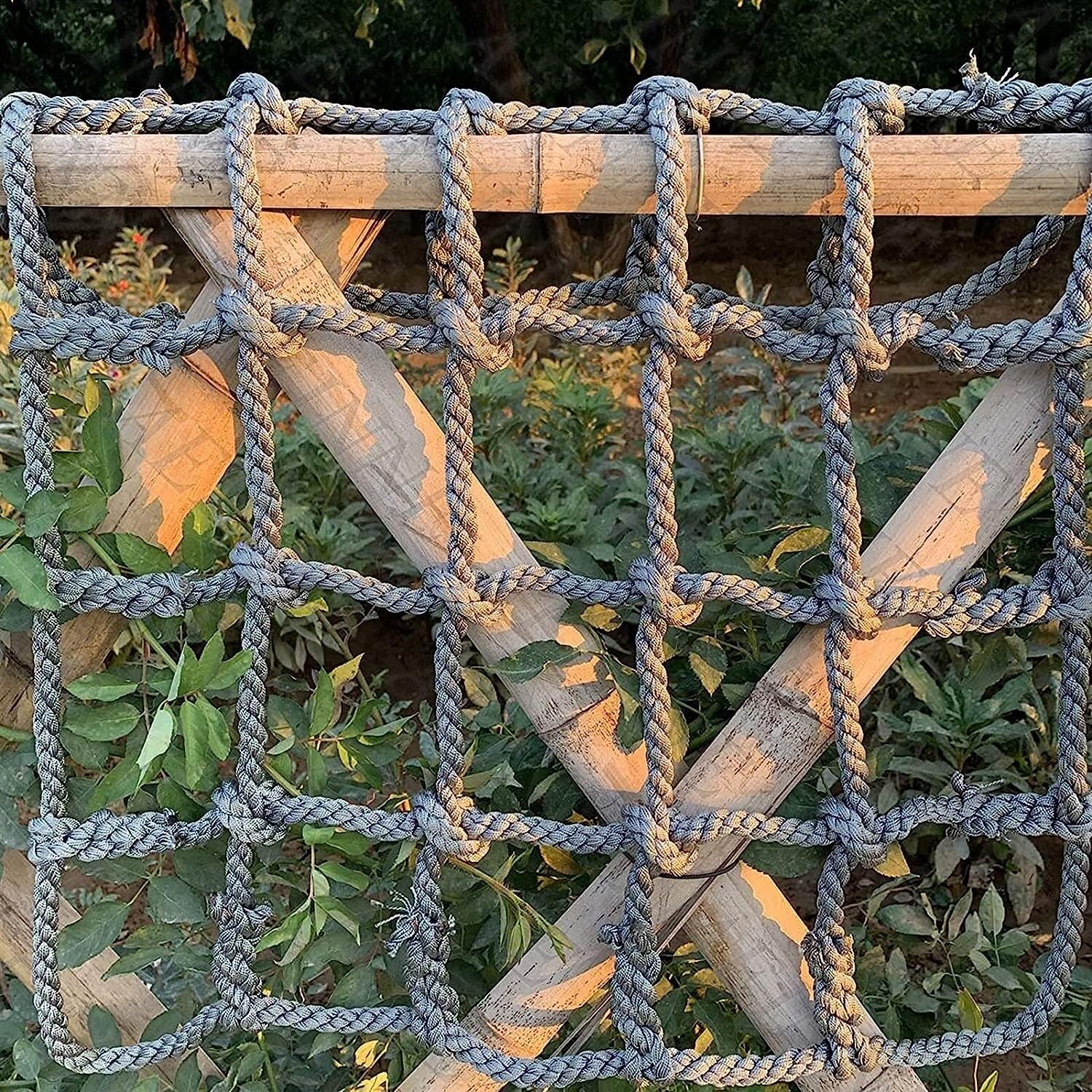 Filet de corde anti-chute pour aménager une aire de jeux sécurisée au jardin
