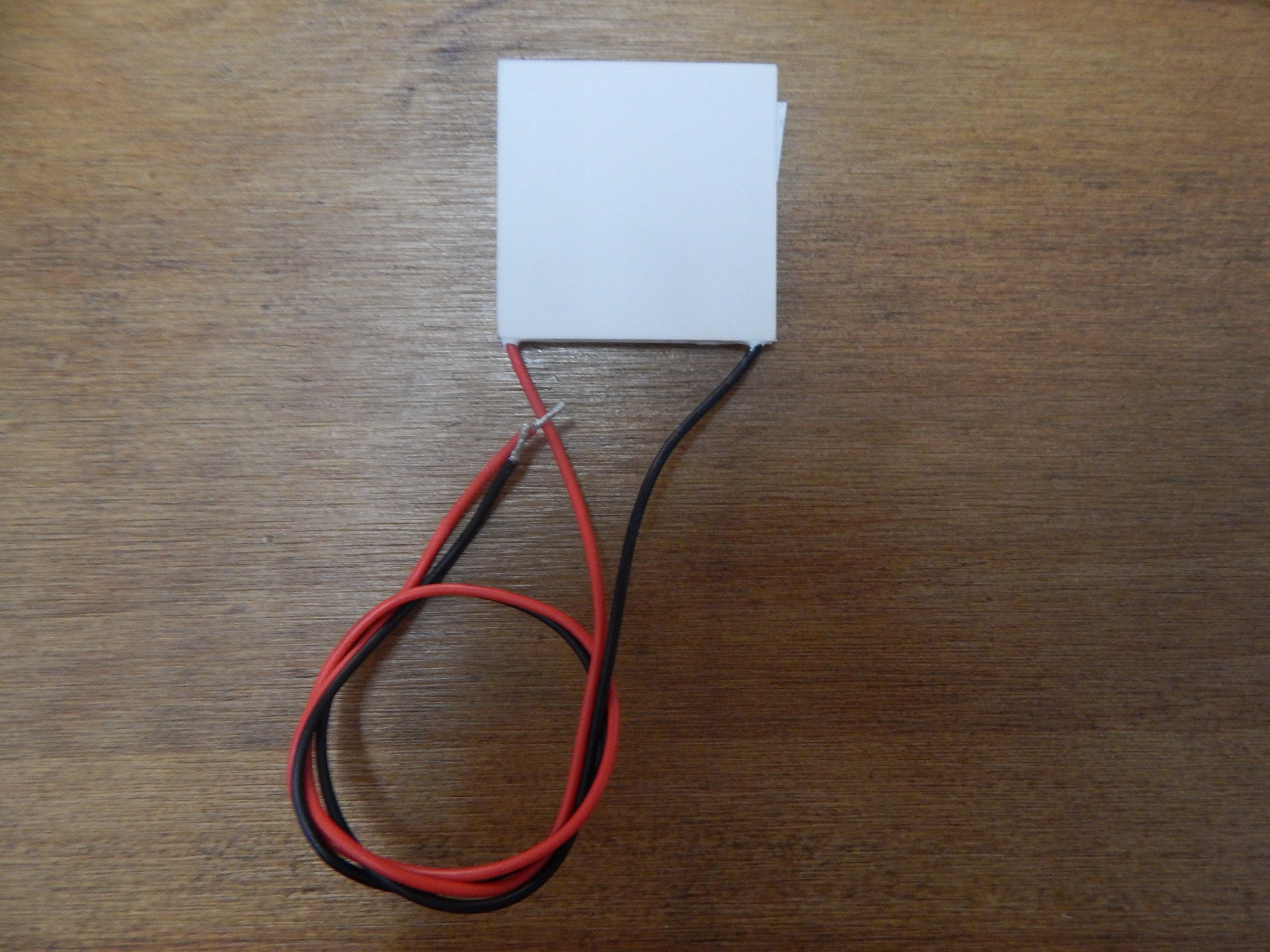 Plaque Peltier TEC1-12706 - Refroidisseur Thermoélectrique 12V - 40x40 Mm - Neuf