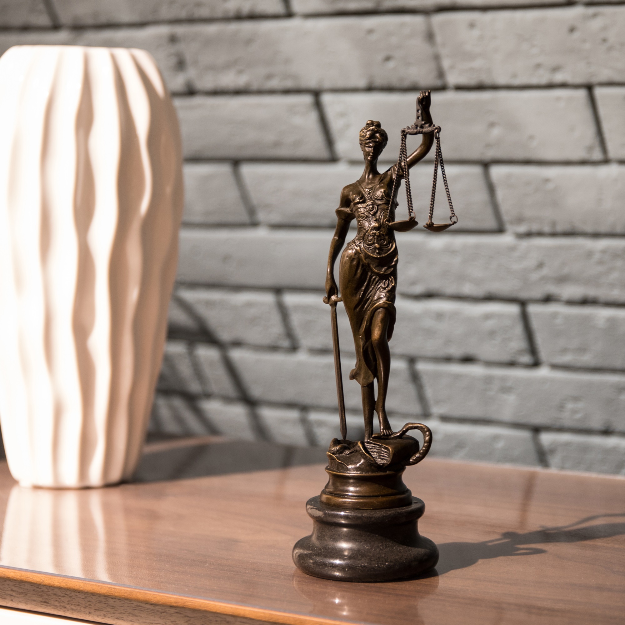 Estatua Lady Justice de bronce 8 pulgadas miniatura 6