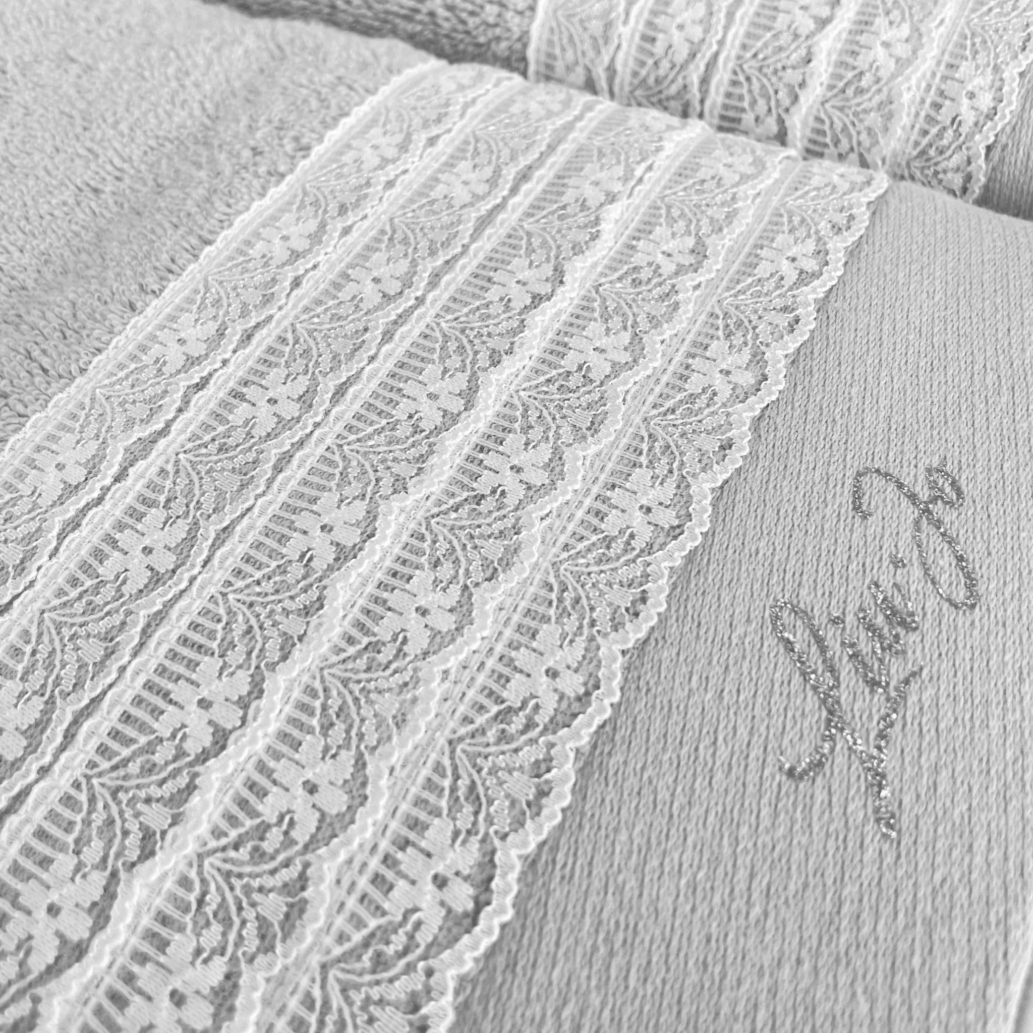 Liu Jo Milano Set Asciugamani Art. Paradiso – Viso 55x100 cm e Ospite 38x58 cm in Spugna 100% Cotone 500 gsm – Con Pizzo e Logo Lurex – In Scatola (Perla)