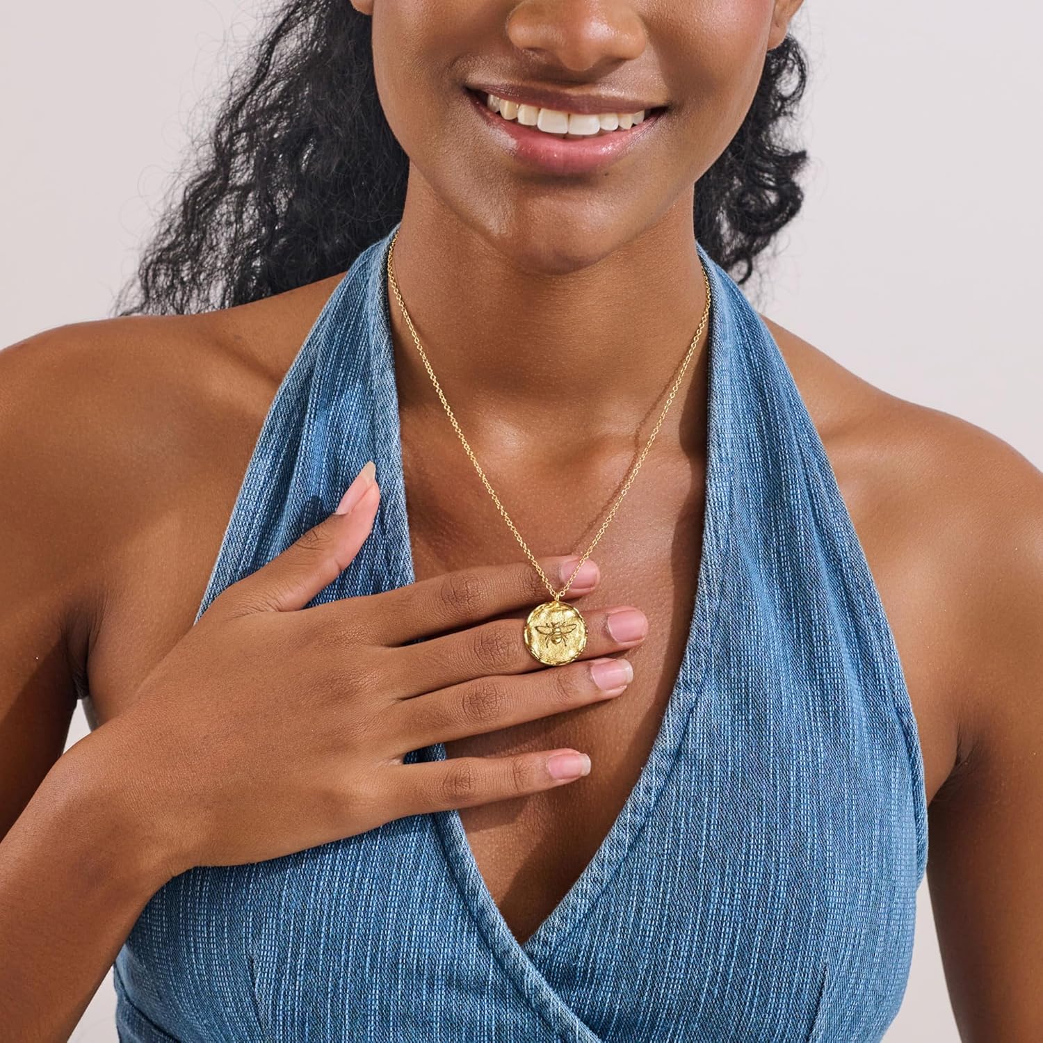 Bee Pendant Necklaces for Women Coin Embossed Choker Necklace Stylish Minimalist Design Pendant Necklaces Gold Plated Round Pendant Personalized Necklace Gift - Image 2