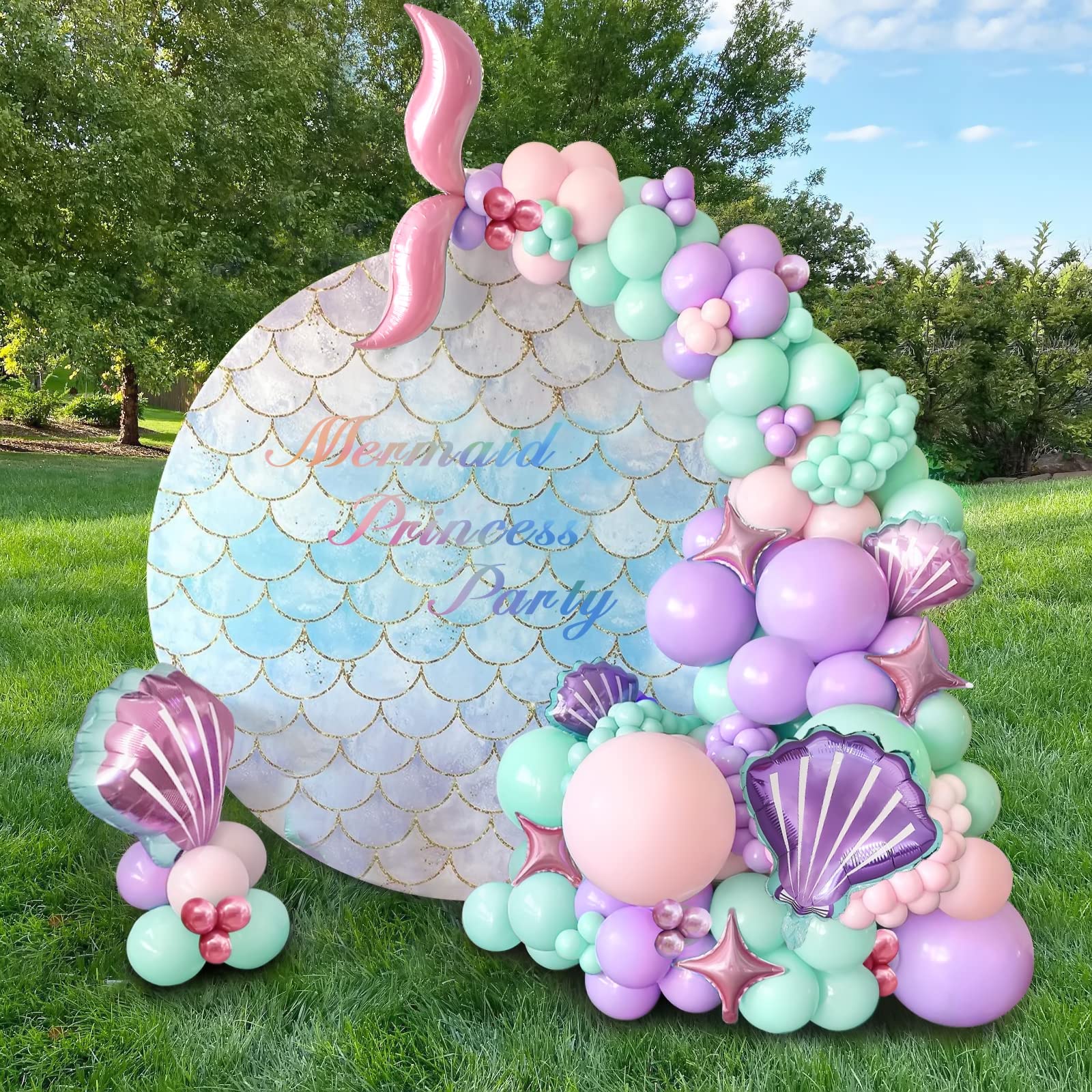 Feestelijke Verjaardagsillustratie In Pastelkleuren Met Een Bos Heliumballonnen Gouden Folieballonnen In De Vorm Van Het Getal 20 En De Letters Happy Birthday To You Op Beige Achtergrond 444390 23182