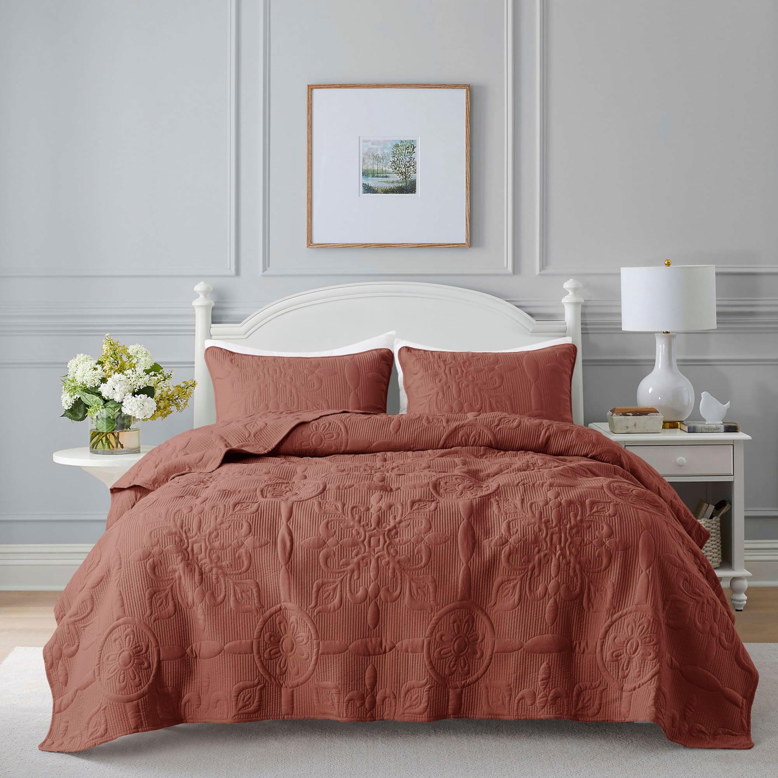 B2EVER Red Damask Quilt Twin Size Bedding Sets with 1 Pillow Sham, Boho Bedspread Lightweight Soft Farmhouse Vintage Bohemian Coverlet Retro Jacquard Pattern Bed Cover for All Season, 2 Pieces