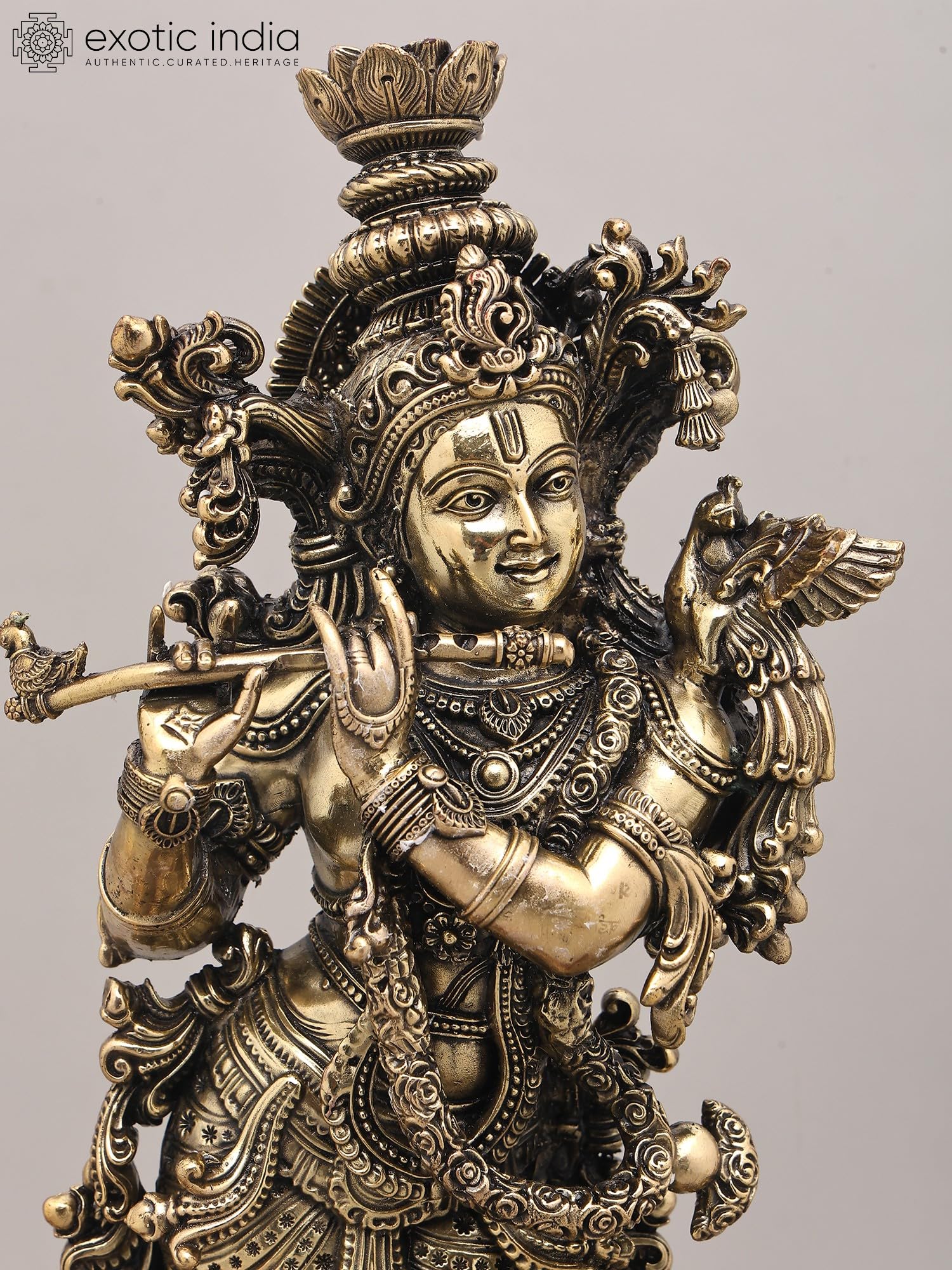 Exotic India 38 cm Superfine lord Kryszna grający na flecie mosiężny posąg na drewnianej podstawie z pawim głębokim olejem lampa idol do dekoracji świątyni domu