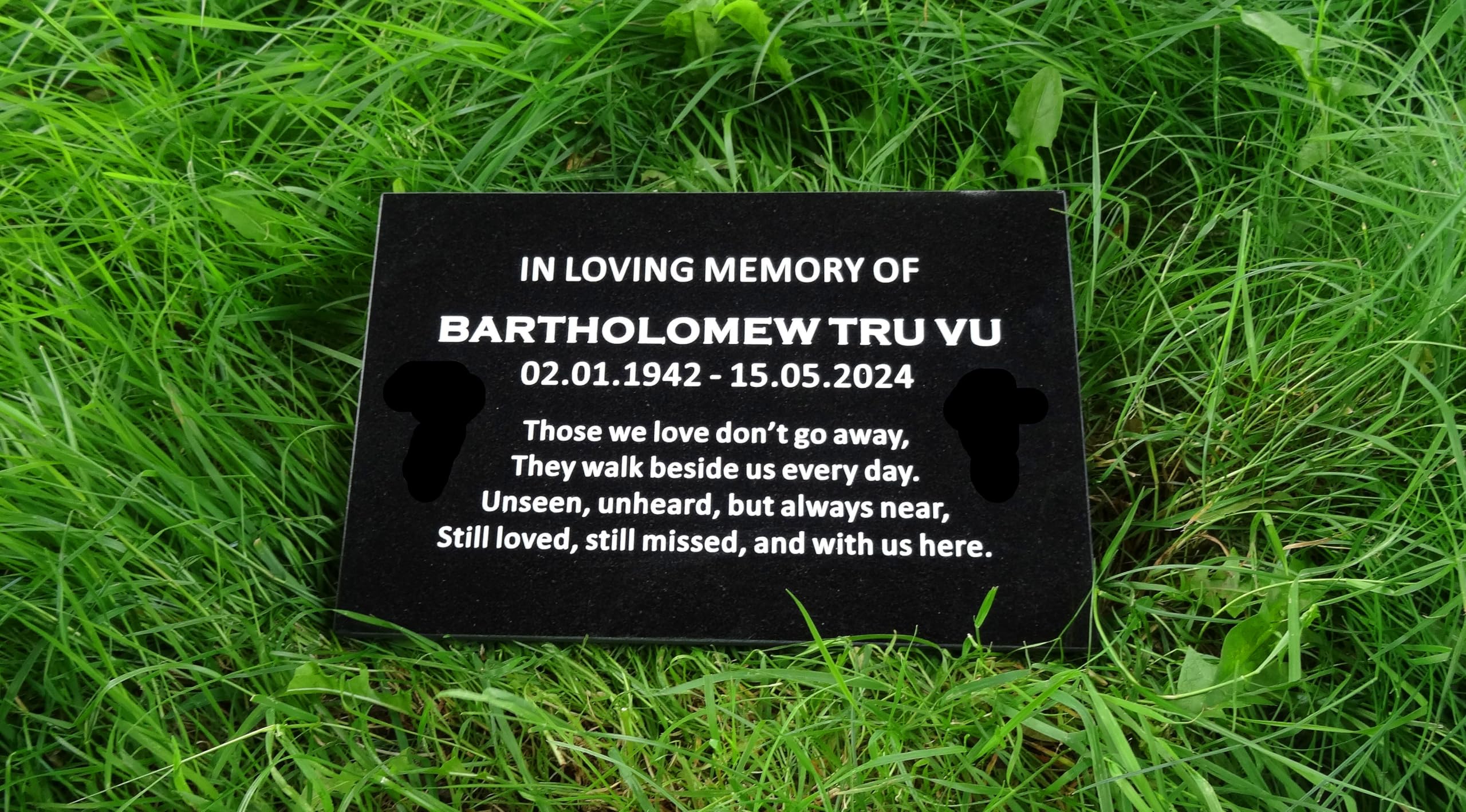 ukgifts Natural Granite Engraved Plaque Personalised Engraved Memorial Plaque Grave Marker Headstone (30cm x 20cm up to 250 characters engraved)