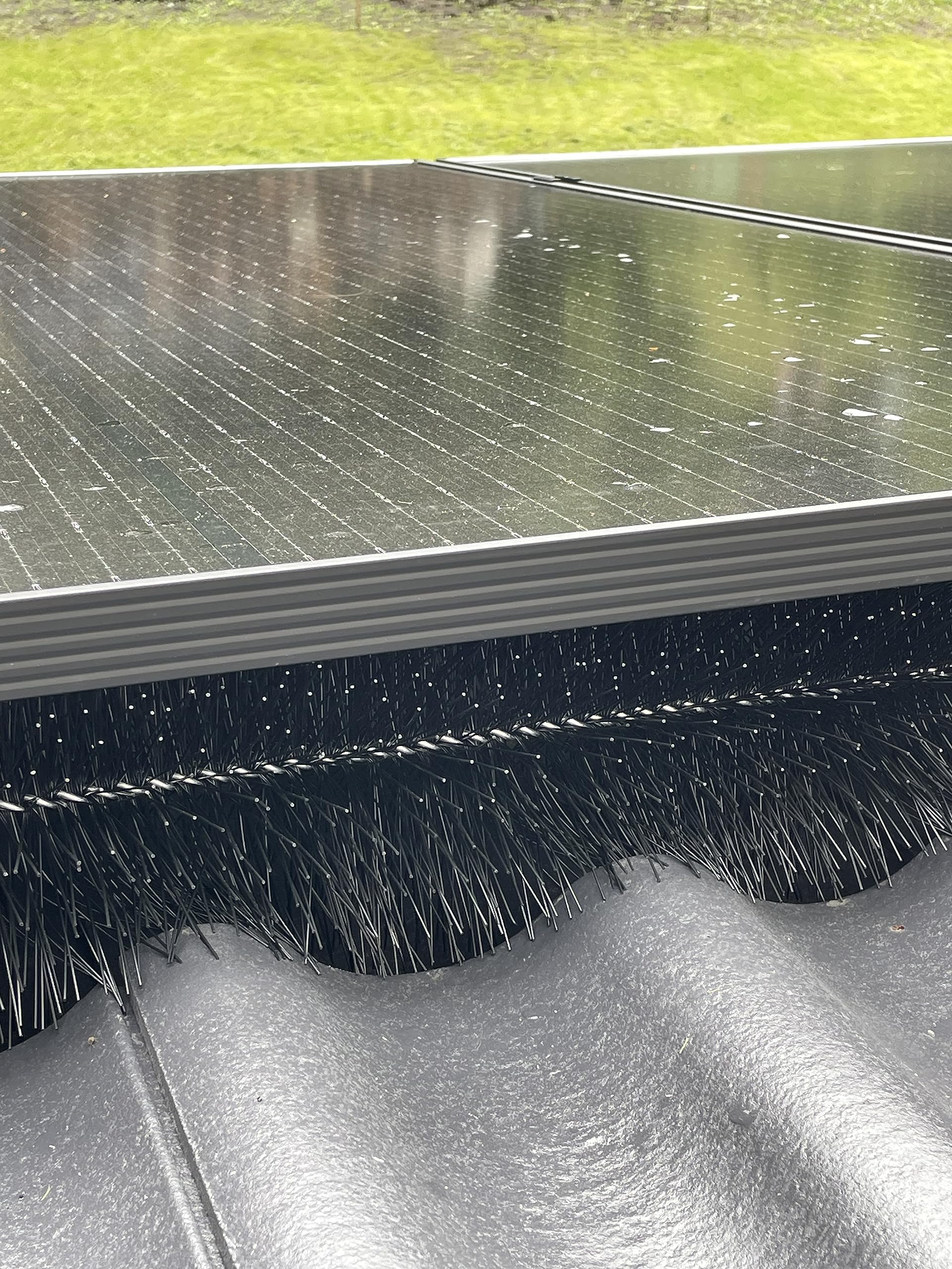 Spazzola per grondaia 12 m 110-120 cm Ø 19 cm 10 Pezzi | Resistente ai raggi UV | Protezione fogliare | Installazione semplice | protezione del pannello solare (Filo zincato)