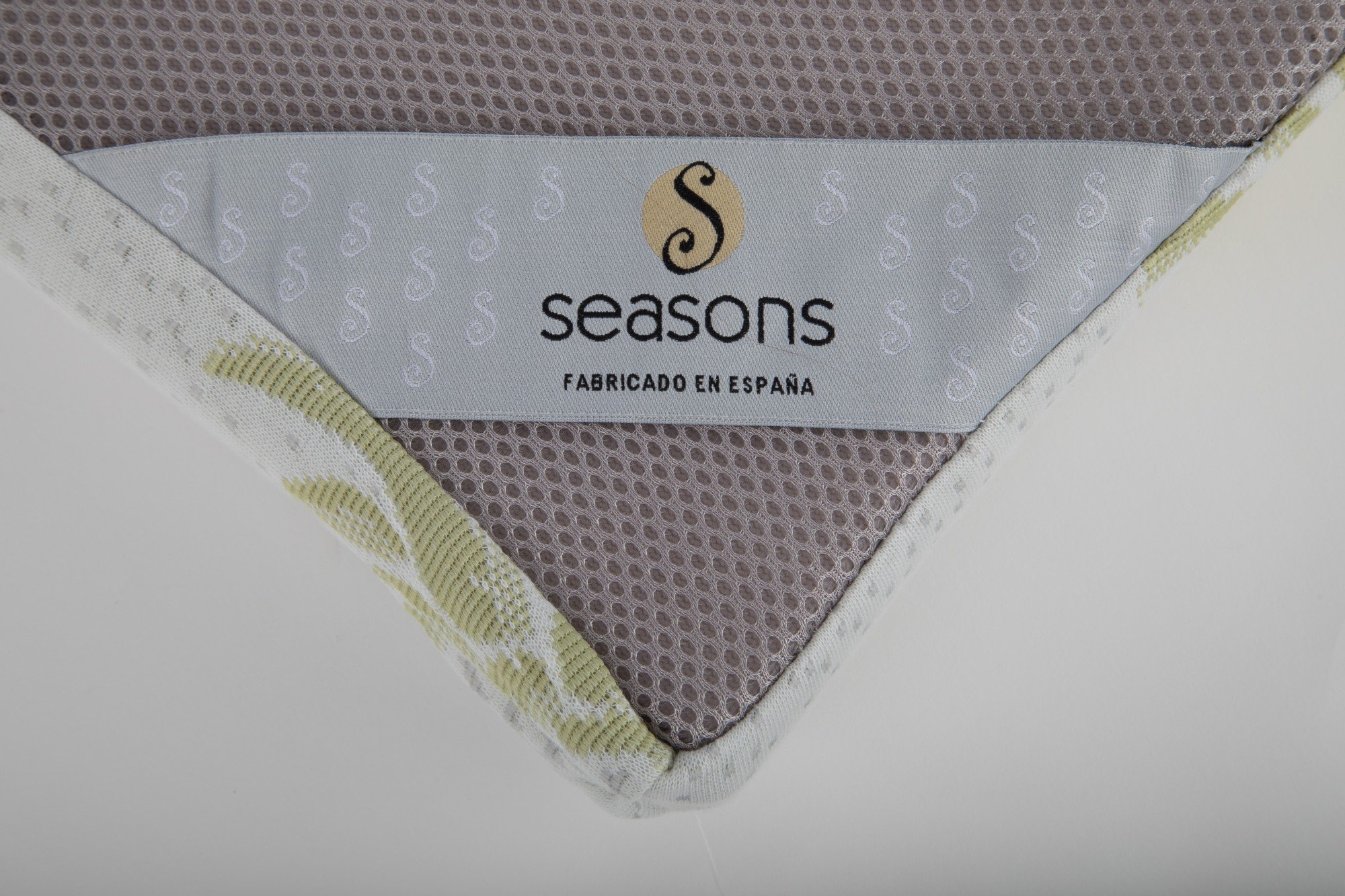 Seasons - Topper Viscoelástico 105 x 190 cm, Altura 6 cm - Topper Colchón Transpirable y Antideslizante - Funda Aloe Vera - Fabricado en España (135x190)