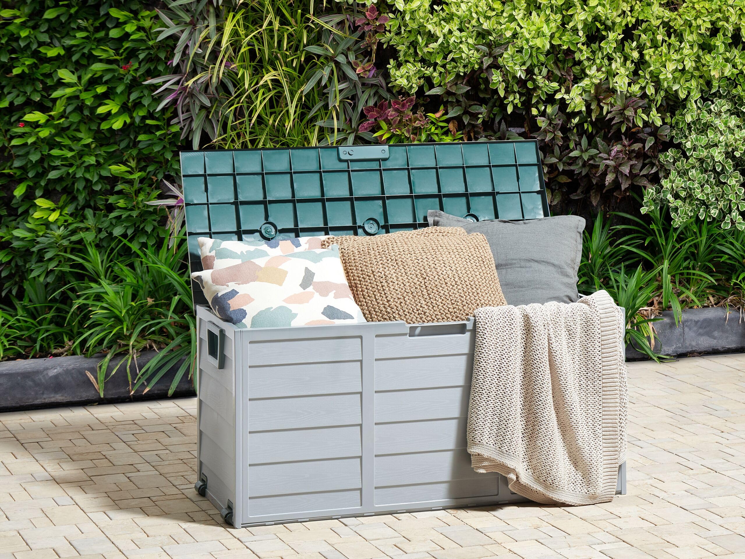 Beliani Coffre de Rangement pour Jardin 112 x 50 cm avec Roulettes en Plastique Gris et Vert Locarno