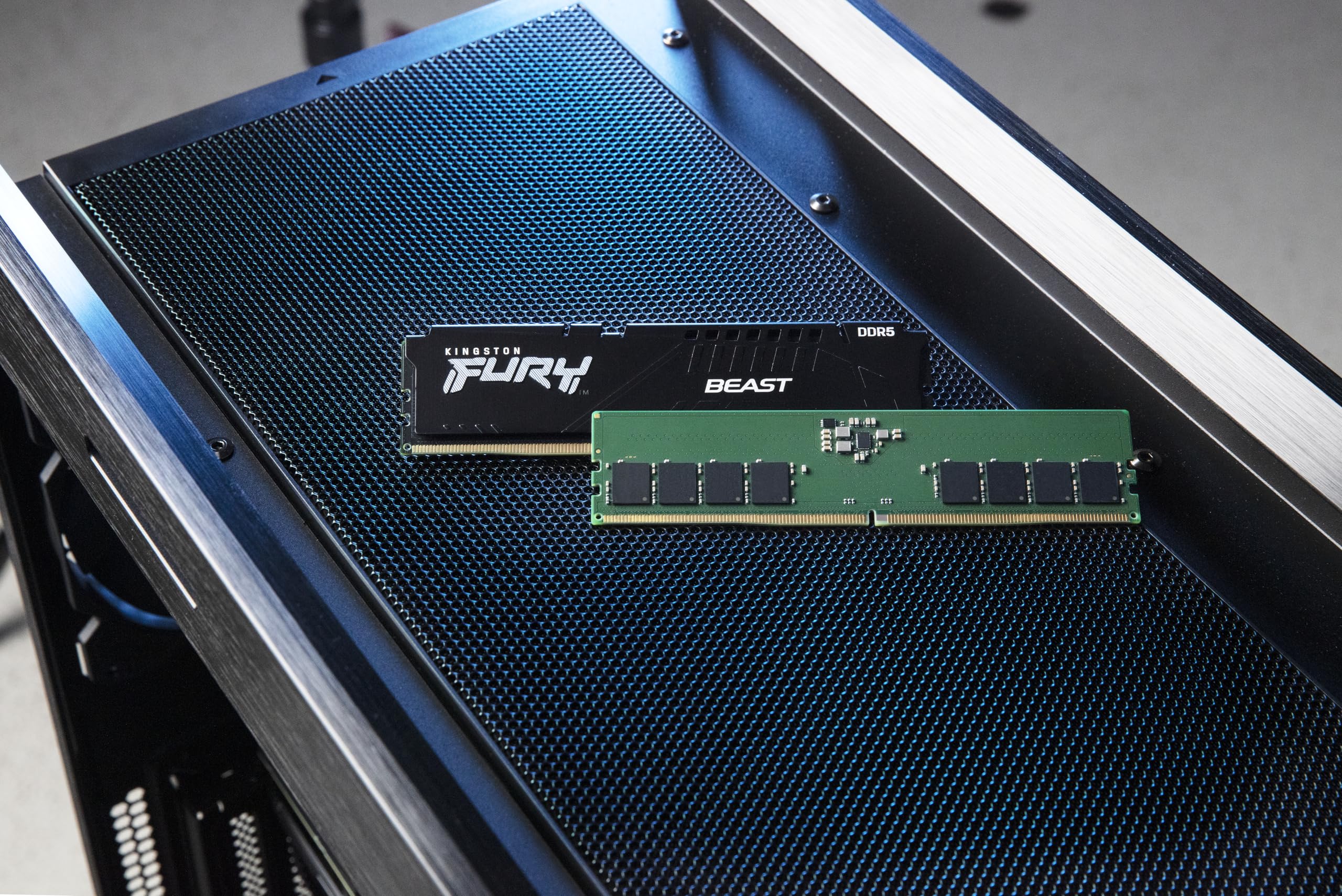 Kingston ValueRAM DDR5 64GB 5600MT/s CL46 Non-ECC Unbuffered DIMM 2RX8 Modulo di memoria desktop - KVR56U46BD8-64