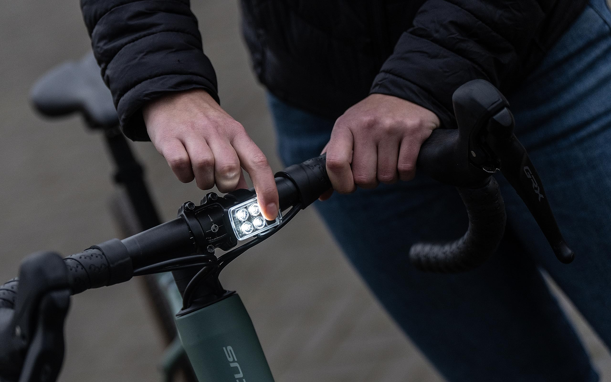 BBB Ensemble de lumières de vélo Rechargeables par USB I Feu Avant et arrière LED I Sangle Flexible I Lumières de visibilité pour vélo I BLS-237