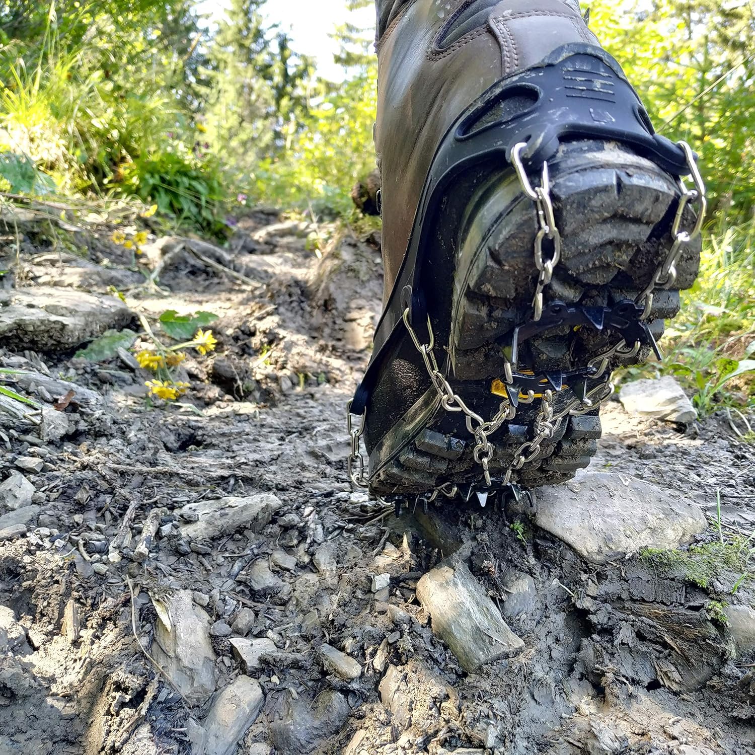 Crampons Neige et Glace pour Chaussures avec Griffes en Acier. Idéal pour Sports de Plein air, randonnées et promenades en Hiver
