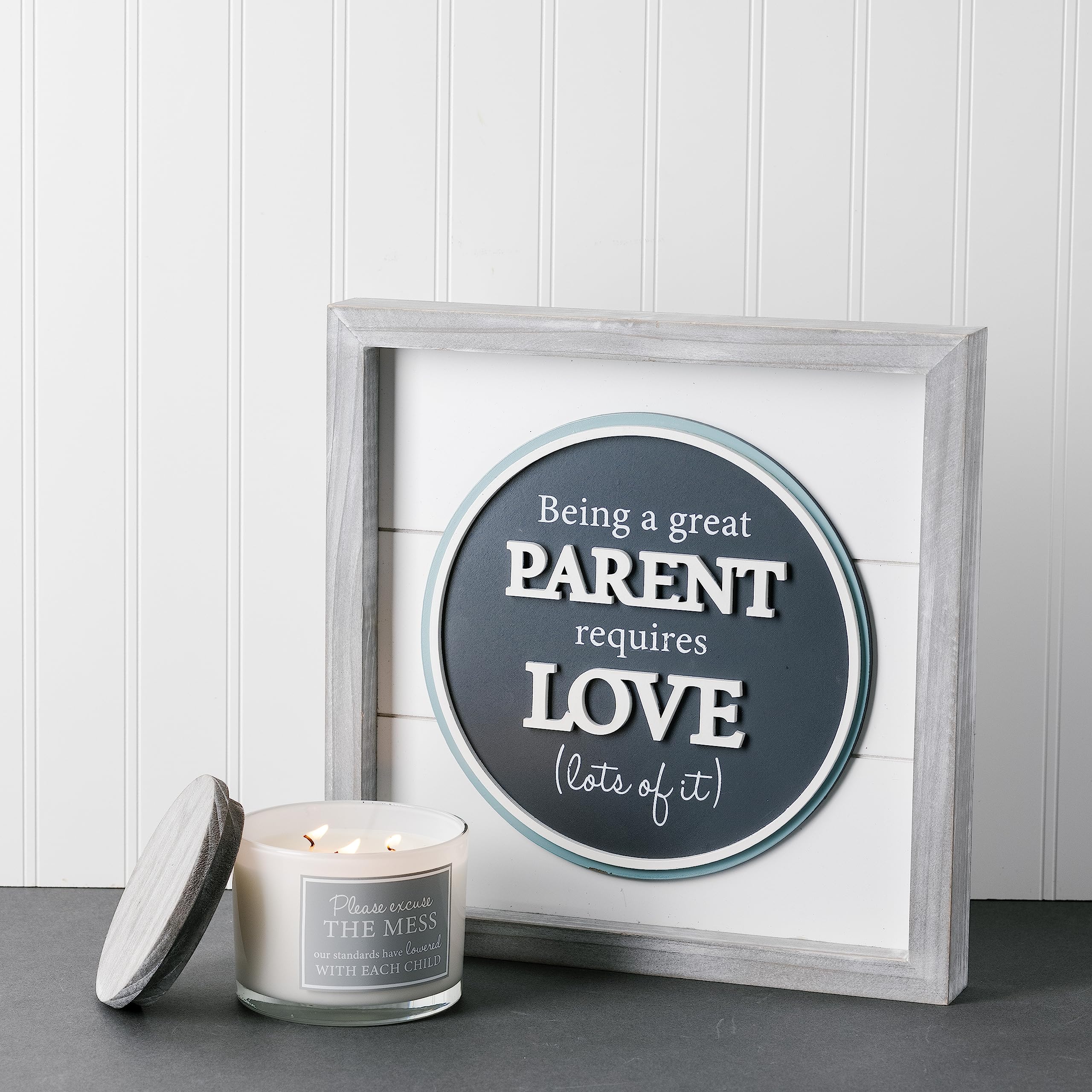 Pavilion Gift Company - Placca con scritta "Being a Parent Requires Lots of Love", divertente decorazione per la famiglia, arte da parete per genitori, divertente regalo per la festa della mamma, 1