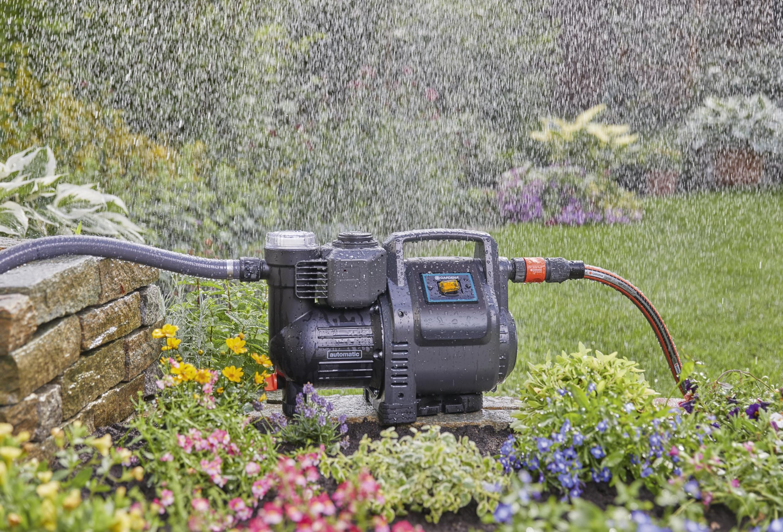 Gardena Hauswasserautomat 3500/4E: Robuste Hauswasserpumpe, vollautomatisch, mit LED-Blinklicht-Frequenz, Fördermenge 3500 l/h, Thermoschutzschalter, Trockenlaufsicherung (1757-20)