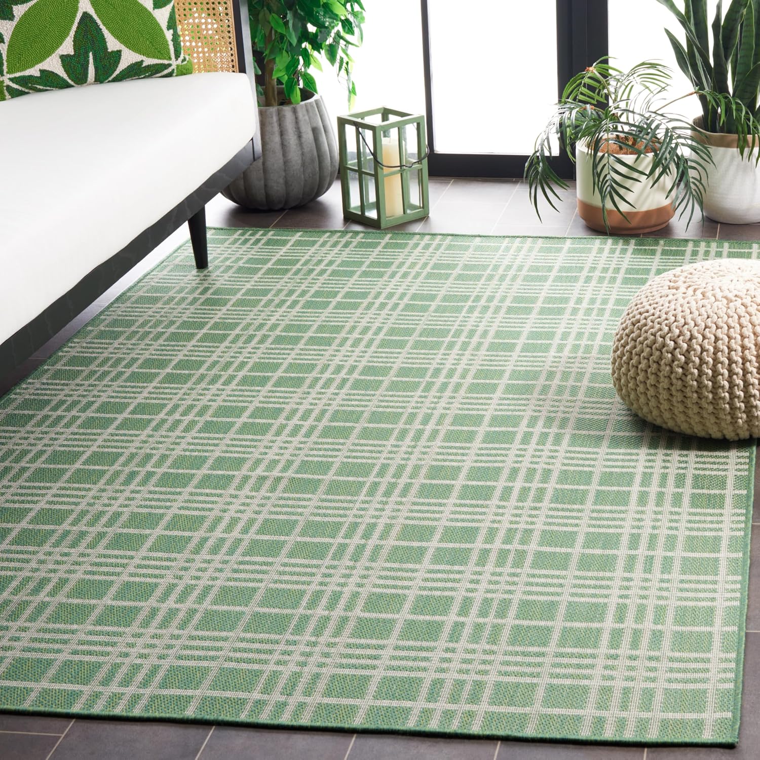 Safavieh Washable Rug Outdoor Bermuda Collection - 4' x 6', Green & Ivory, Non-Shedding & Easy to Clean, Ideal for Patio, Backyard, Mudroom (BMU860Y)