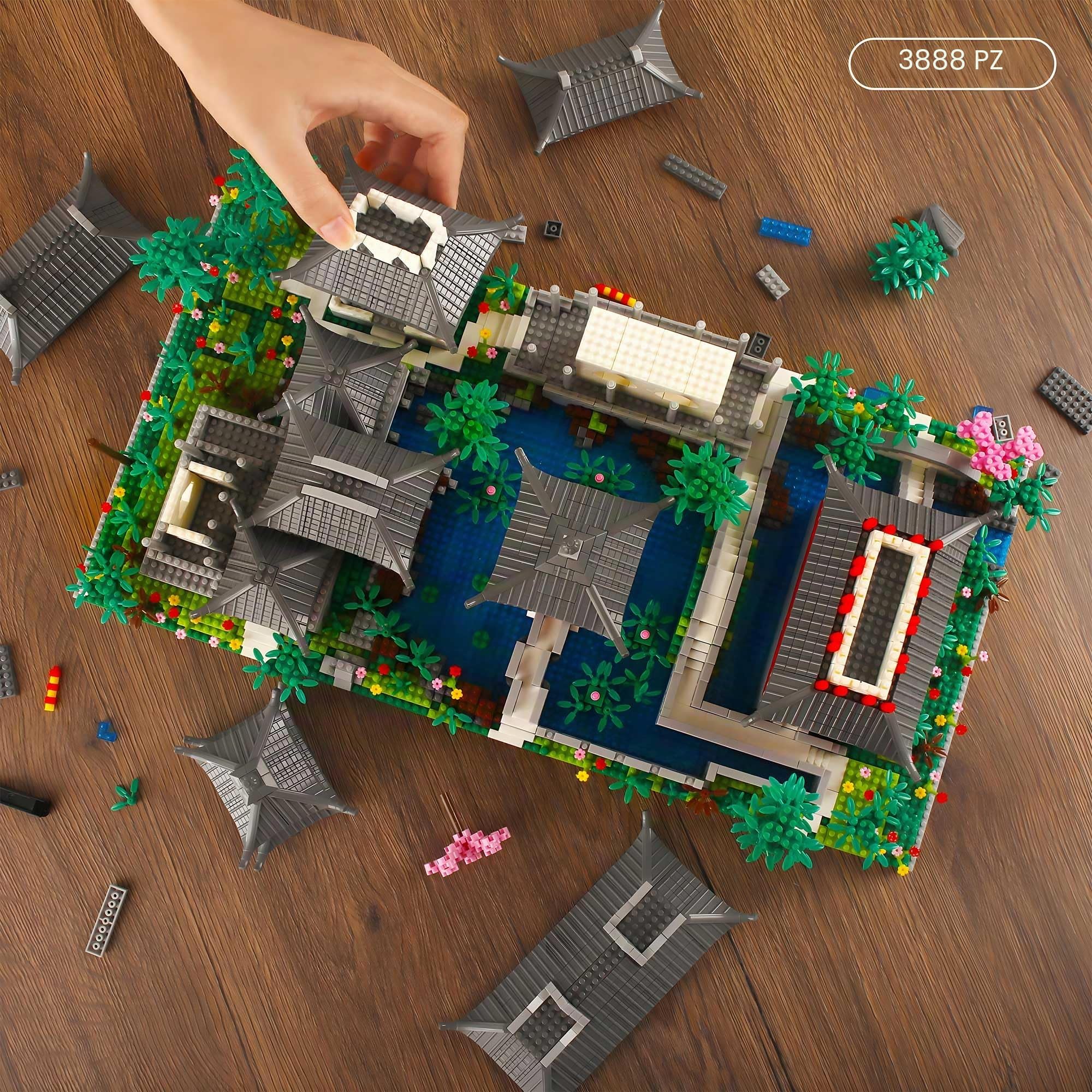 Mini Architettura cinese di Suzhou Garden con Cherry Blossom Tree Building Blocks, Botanical Collection Set da costruzione per adulti, 14+ adolescenti (3888 pezzi)