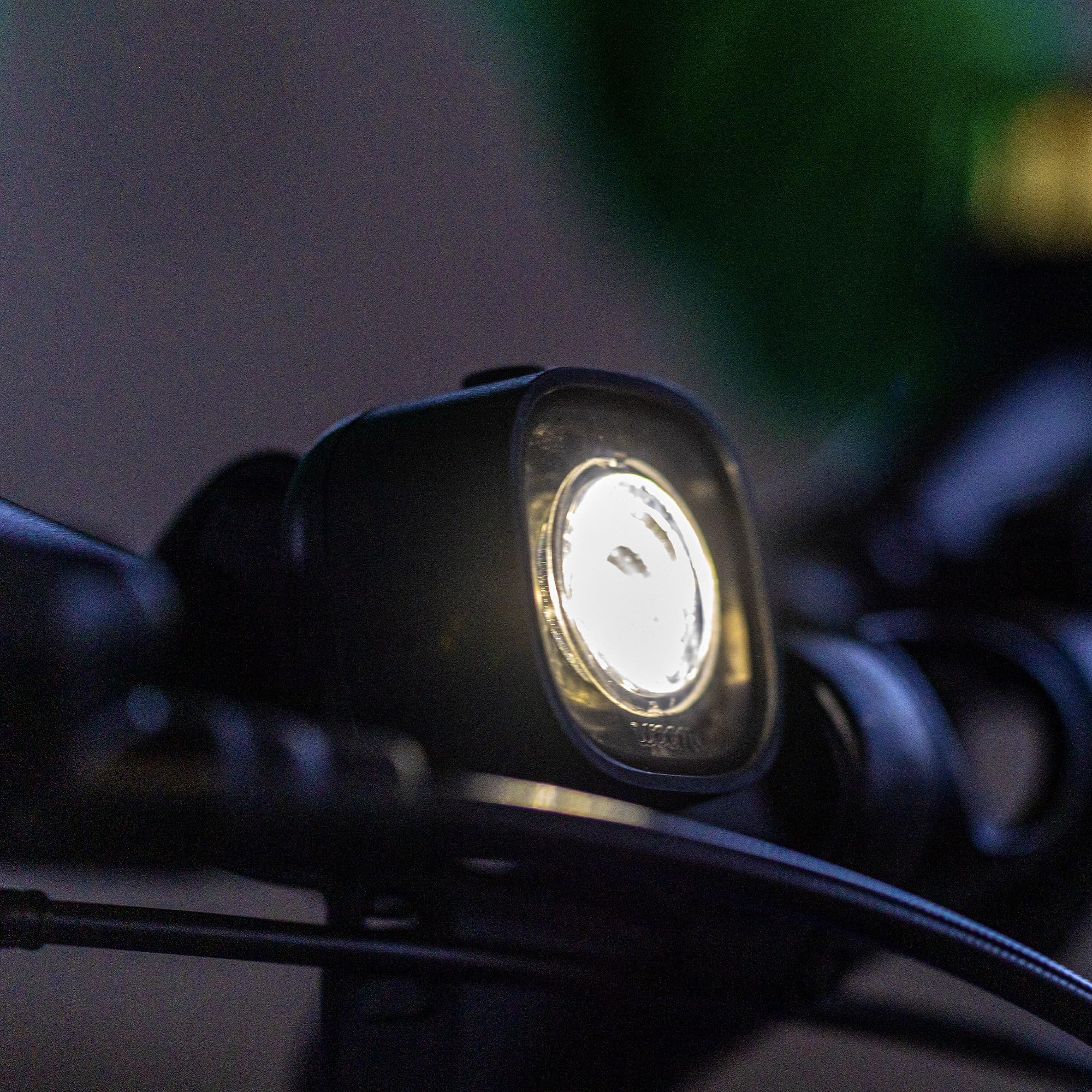 woom Beam Fahrradlicht Set Kinder - Wiederaufladbares LED Fahrrad Licht - Fahrradlicht Batterie - Leichtes, wetterfestes Fahrrad Licht für Kinder - Fahrradbeleuchtung Set
