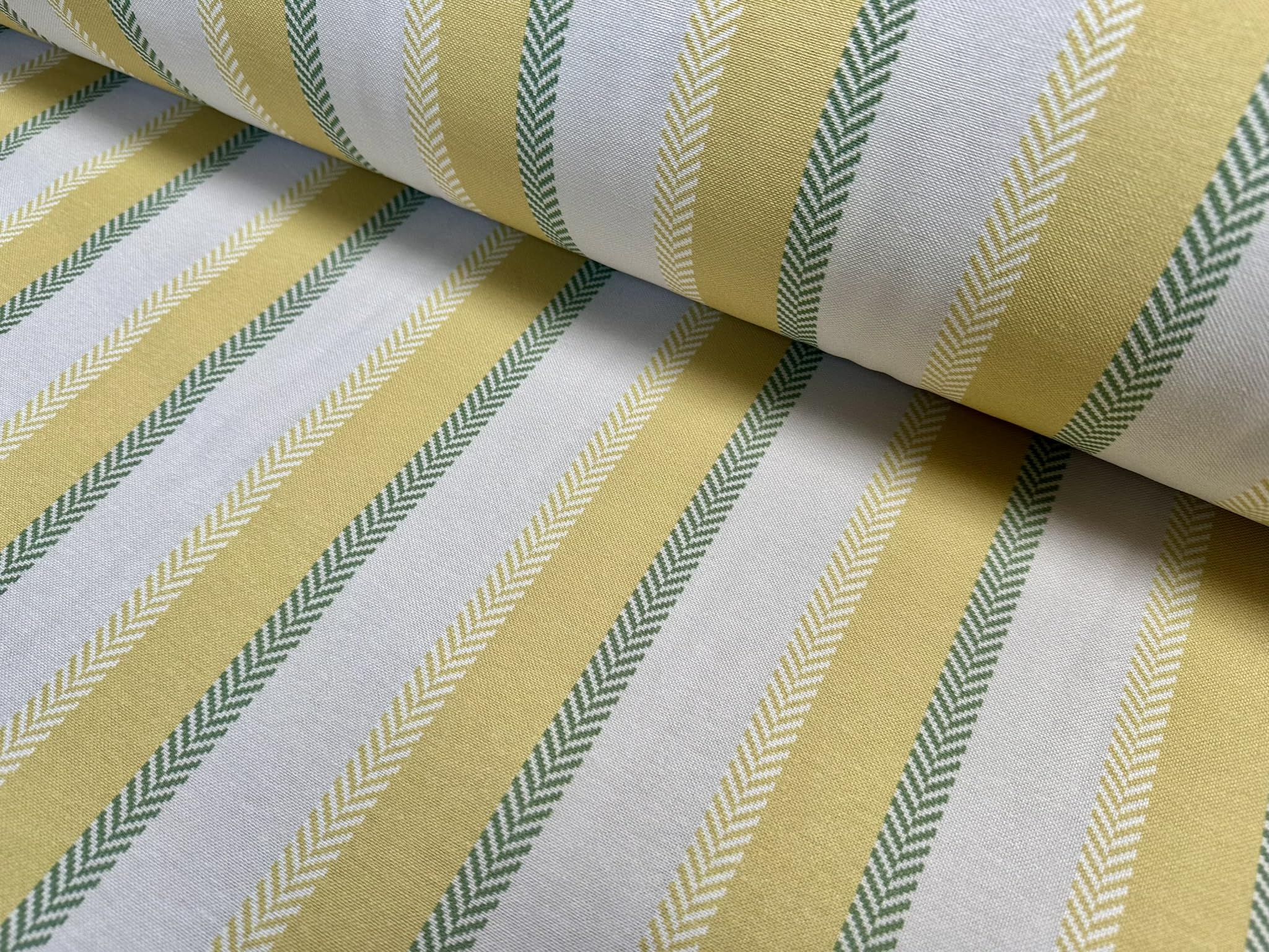 Tissu à rayures chevrons - Motif à chevrons crème pour décoration d'intérieur, tapisserie, rideaux, coussins, chemins de table - 280 cm extra large - Vendu au mètre - Moutarde