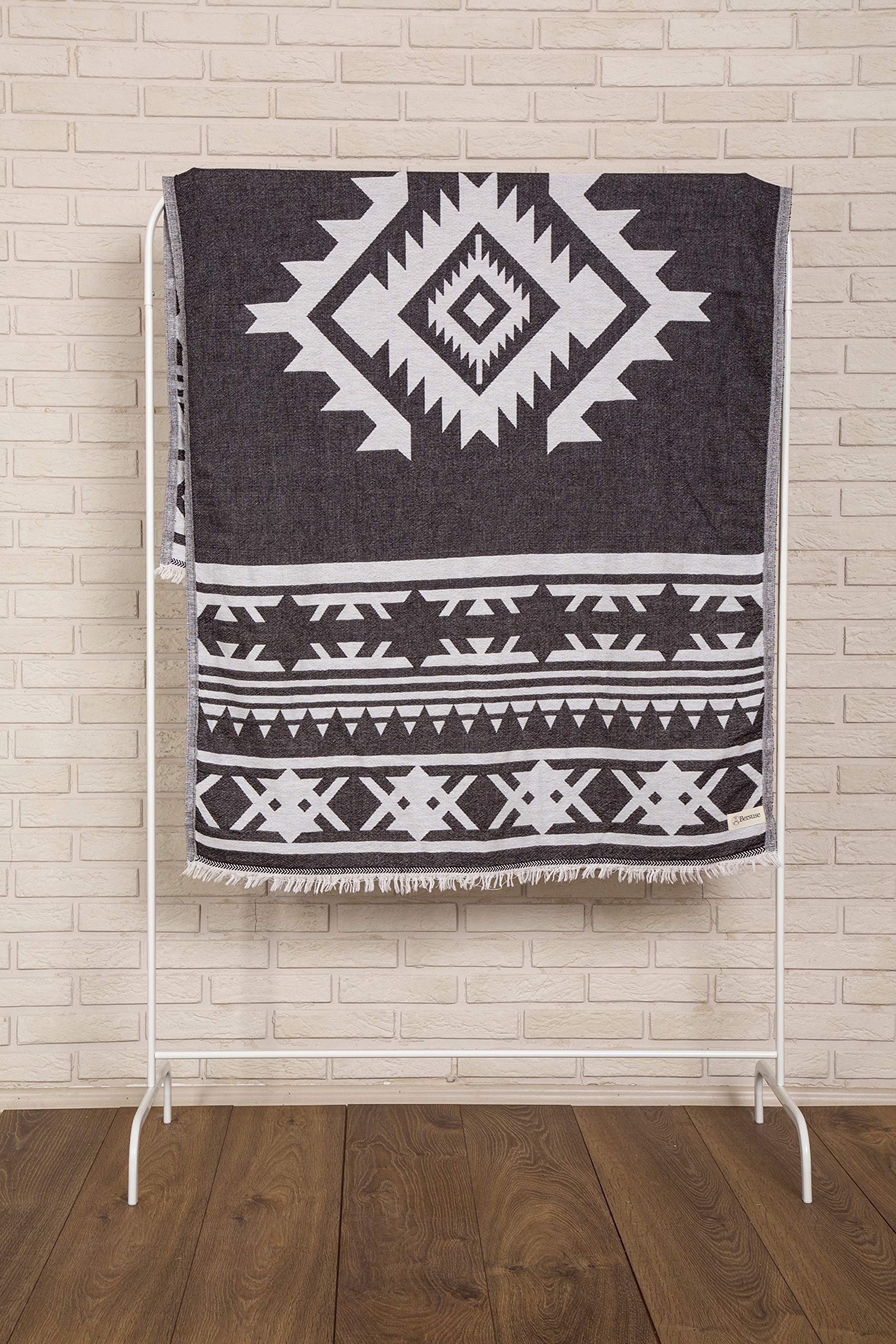 Bersuse 100% Coton - Cozumel Serviette Turque - Drap de Bain, Serviette de Plage - Fouta Peshtemal avec Motif Aztèque - Double Couche - 100x180 cm, Noir