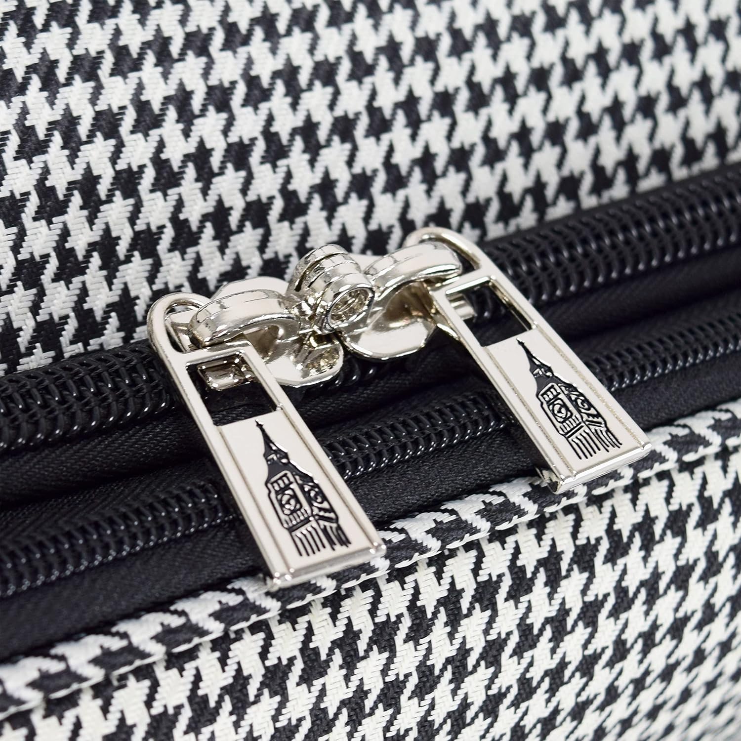 London Fog Oxford III 29" Expandable Spinner Black-White Houndstooth