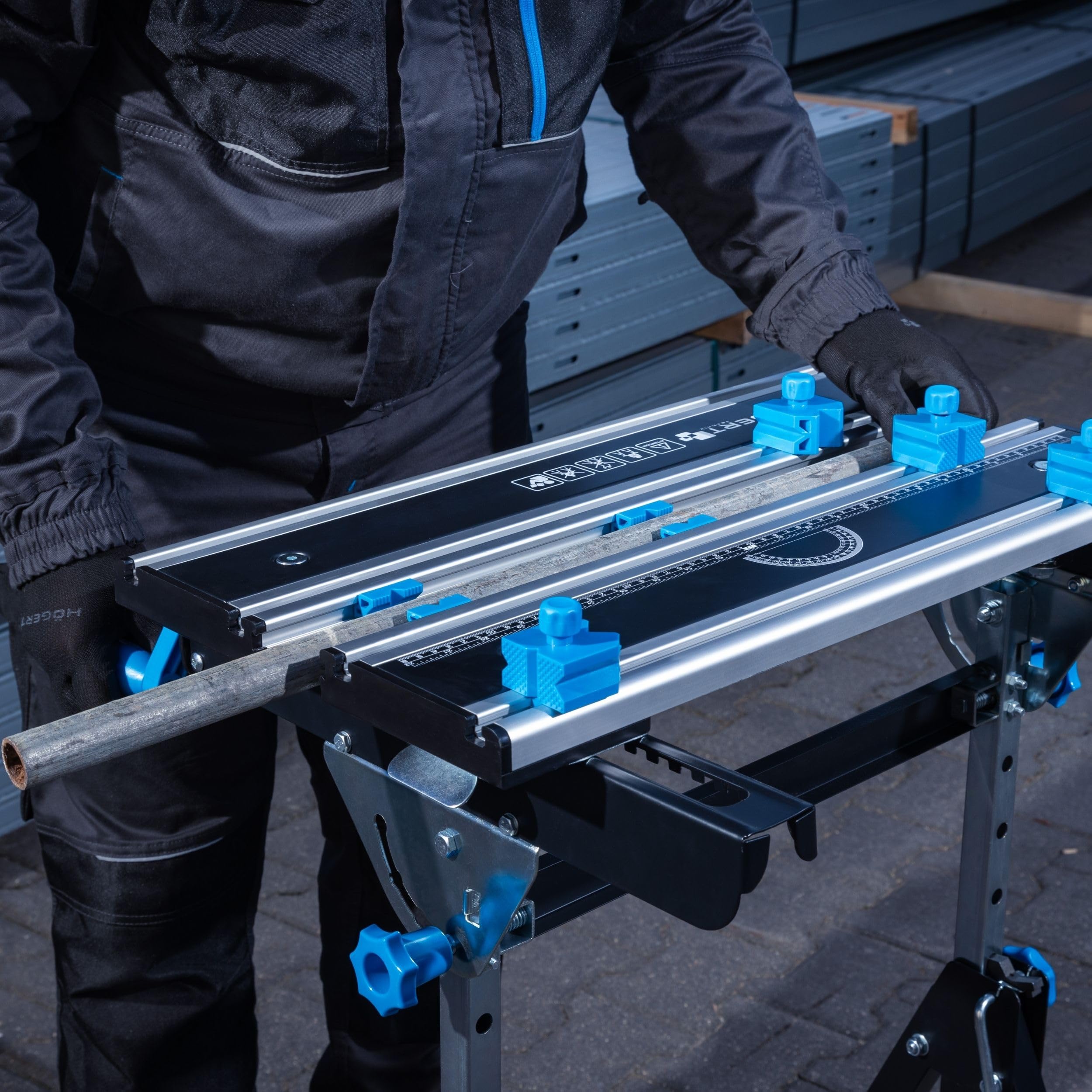 HÖGERT TECHNIK – Klappbarer, höhen- und neigungsverstellbarer Werkstatttisch 600x570x770–1070 mm mit Aluminiumplatte, Spannbacken, Winkelverstellung und Maßskala