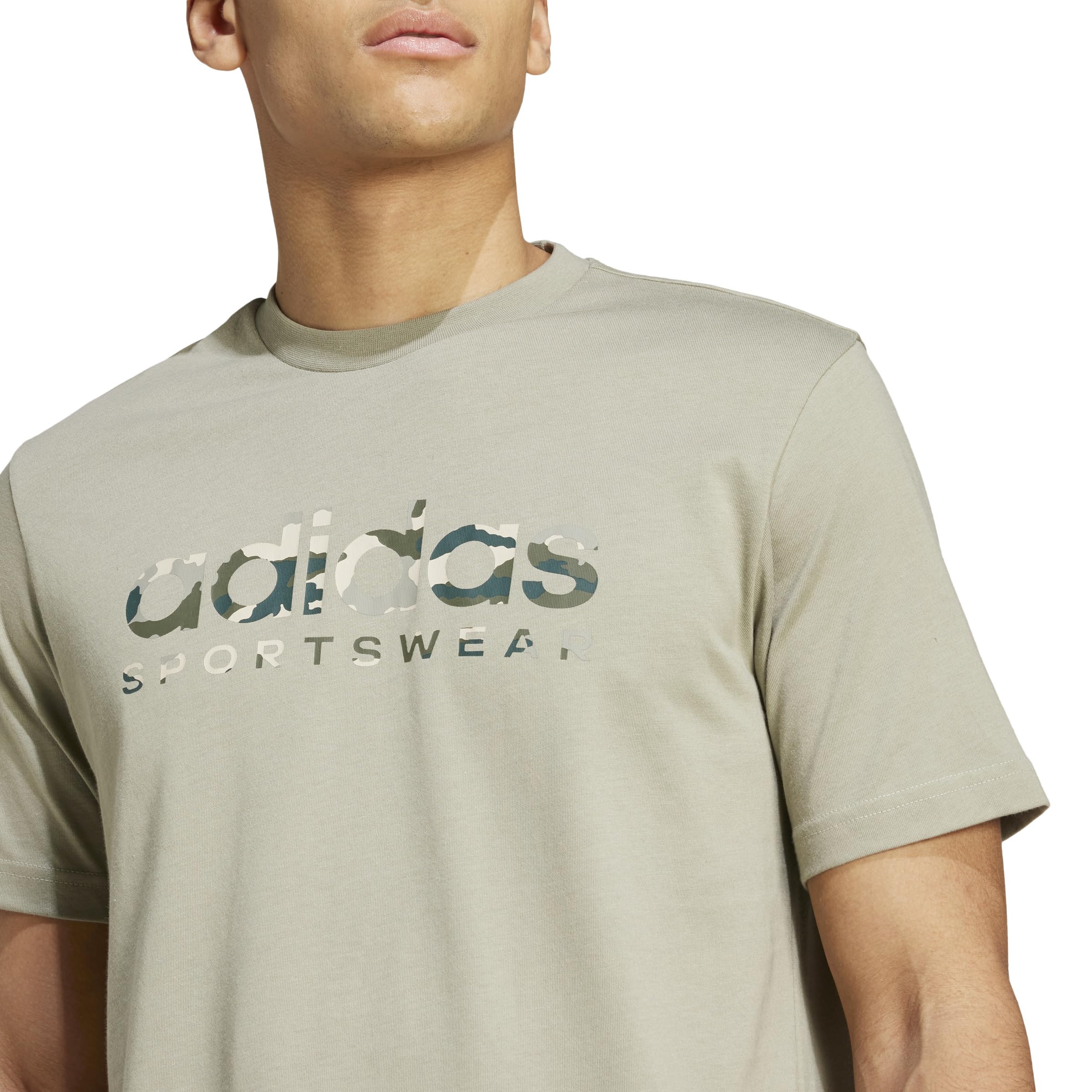 adidas Playera con Estampado Lineal de Camuflaje Playera con Estampado Lineal de Camuflaje Hombre