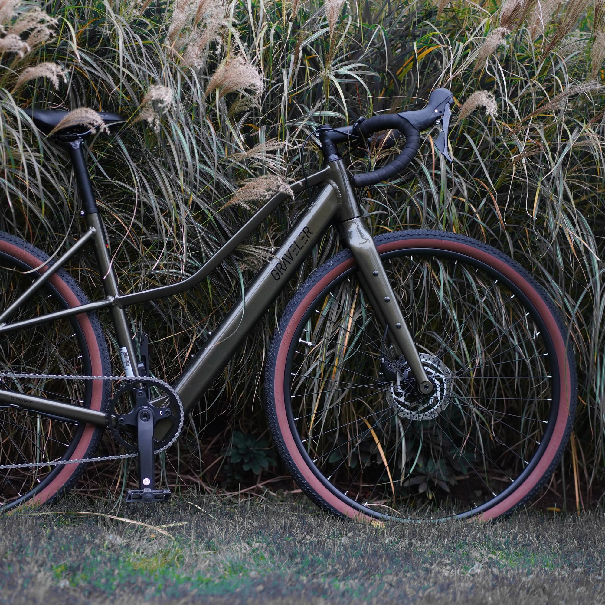 Prophete Graveler 1.0 Gravel E-Bike Trapez 28 Zoll - 360 Wh - Integrierter Akku - Heckmotor AEG - 10-Gang Kettenschaltung - HDY. Scheibenbremse - Rahemnhöhe 48 cm