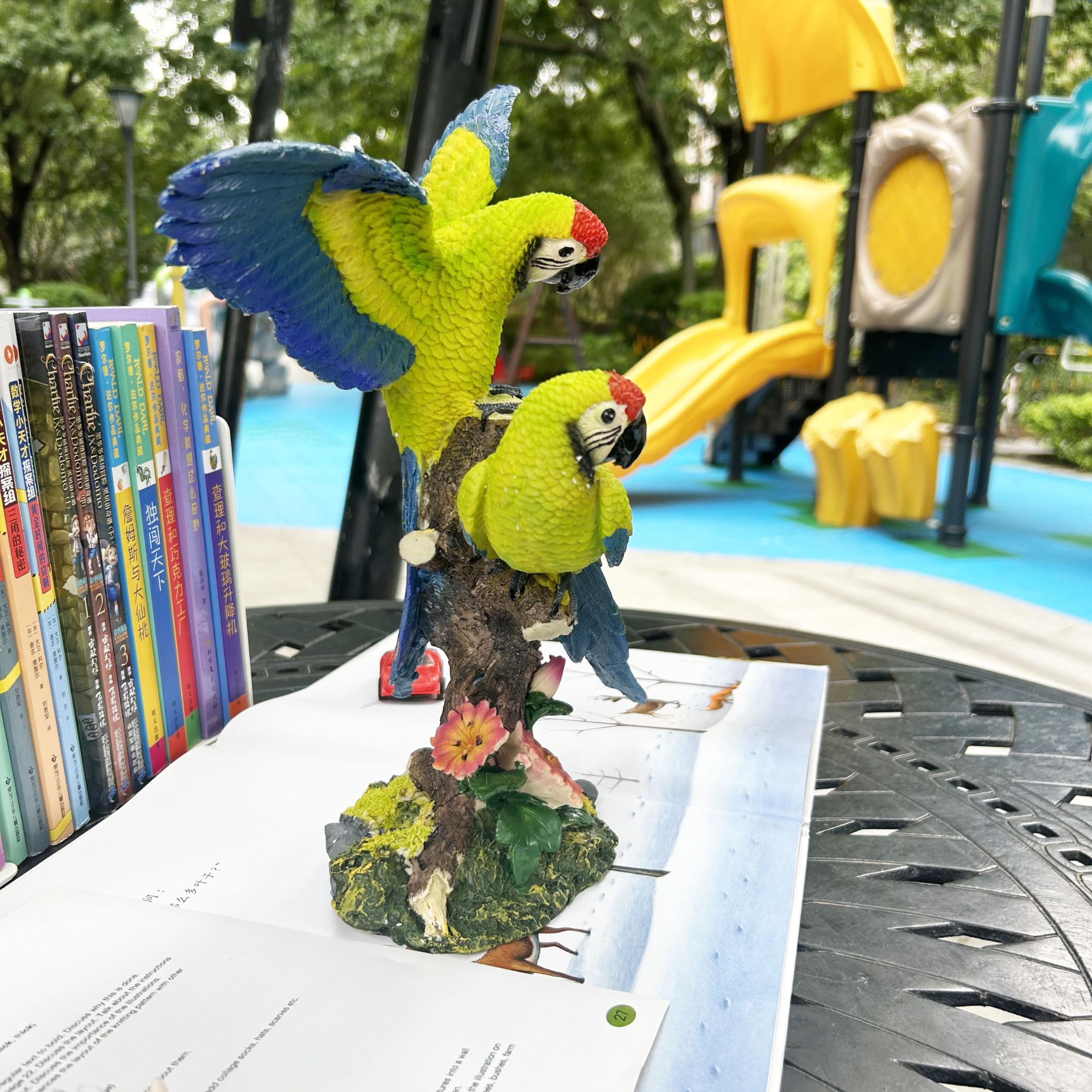 Una coppia ara decorazione per esterni Tiki Bar Decorazioni 30 cm di altezza grandi statue realistiche di pappagallo per esterni Sculture di uccelli da giardino, patio, cortile, prato,