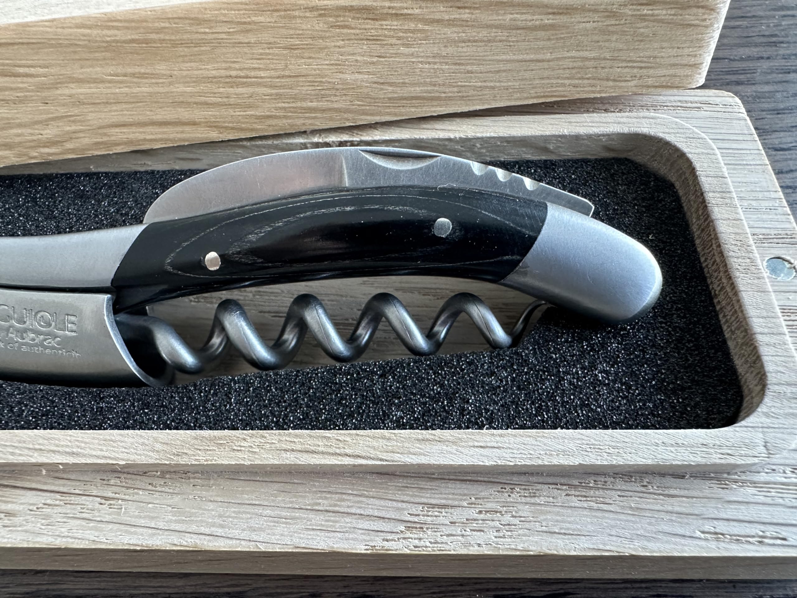 Laguiole En Aubrac Sommelier Kellner-Korkenzieher, Pakawood-Griff, Weinöffner mit Folienschneider und Flaschenöffner (schwarzes Pakawood)
