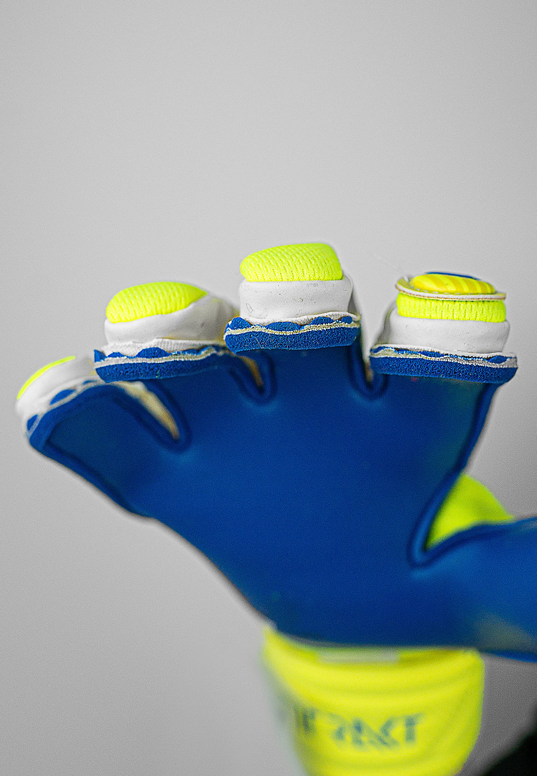 Reusch Attrakt Guanti da Portiere Unisex con Cucitura Interna E Rivestimento Grip Duo, Adatti per Tutte Le Superfici del Campo da Gioco, Calcio per Adulti Uomo